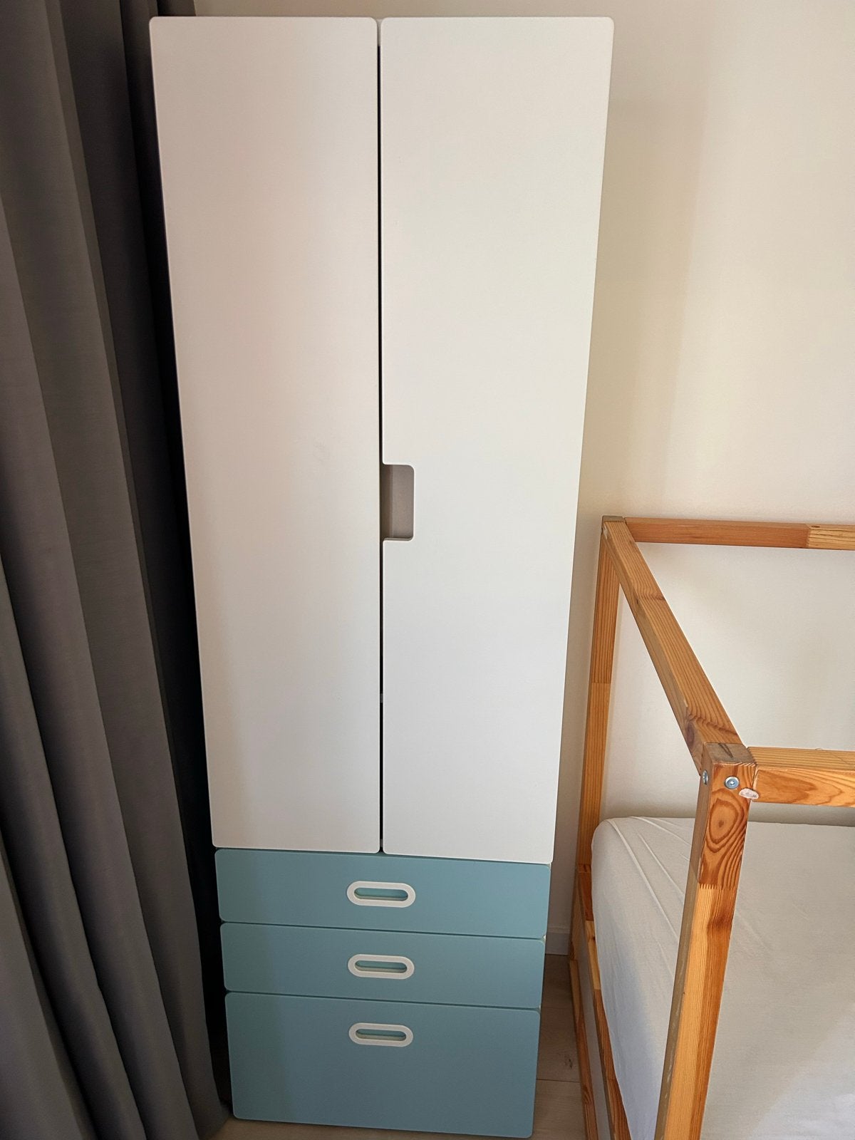 IKEA Småstad Kinderkledingkast Wit met Lichtblauw, Ophalen, Overige materialen, 50 tot 100 cm, Zo goed als nieuw