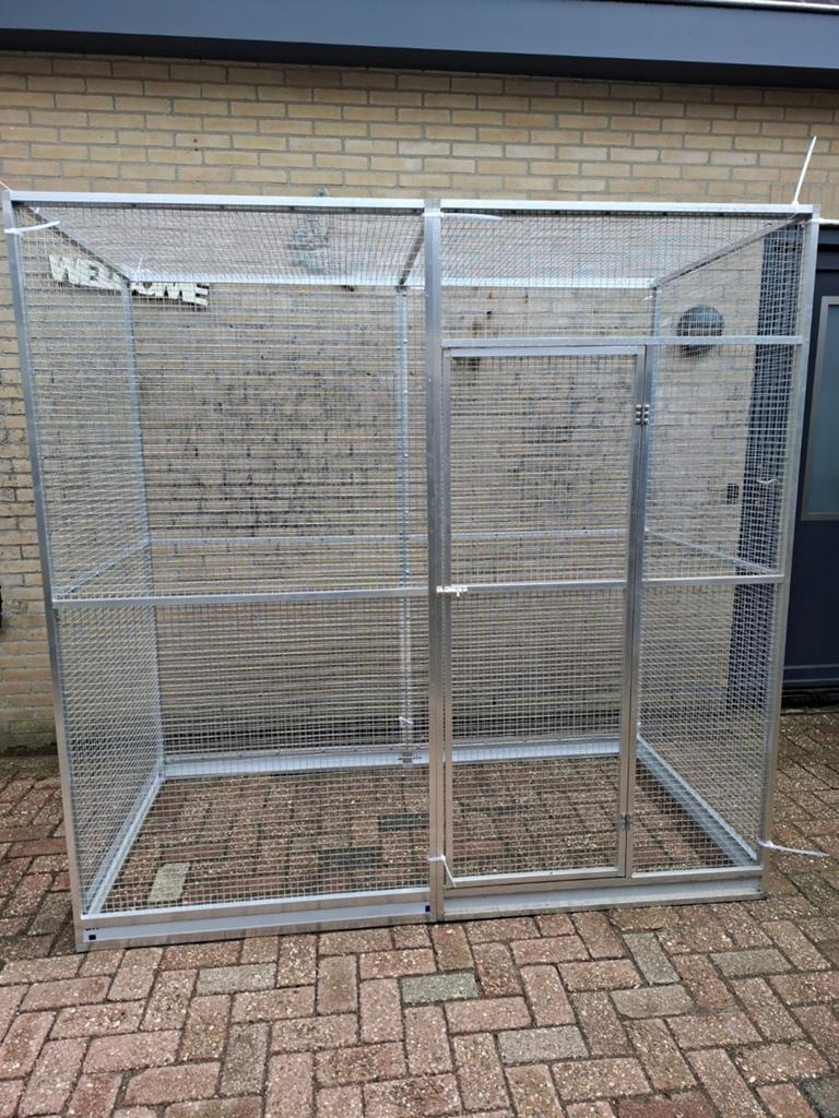 Voliere van aluminium gazen panelen met morsrand, Dieren en Toebehoren, Vogels | Hokken en Kooien, Ophalen, Aluminium, Volière