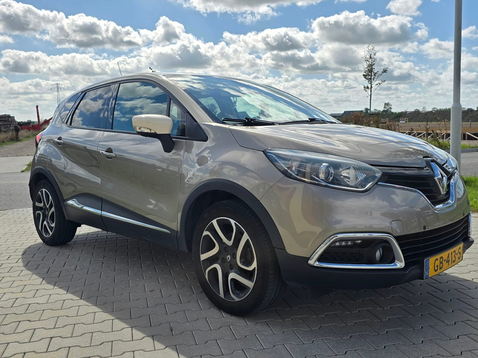 RENAULT CAPTUR 1.2 TCE 2015, Auto's, Dealer onderhouden, Stof, 625 kg, Euro 6