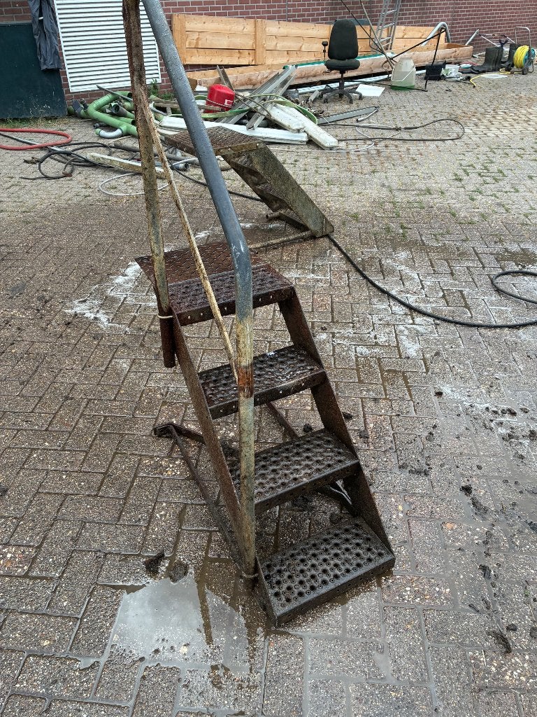Trappetjes melkput, Ophalen, Gebruikt, Minder dan 2 meter