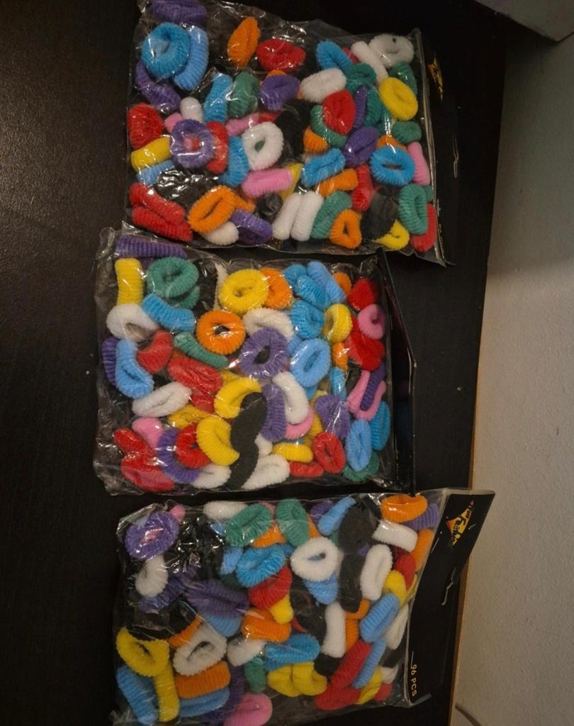 96 stuks gekleurde haarelastiekjes, Ophalen of Verzenden, Nieuw
