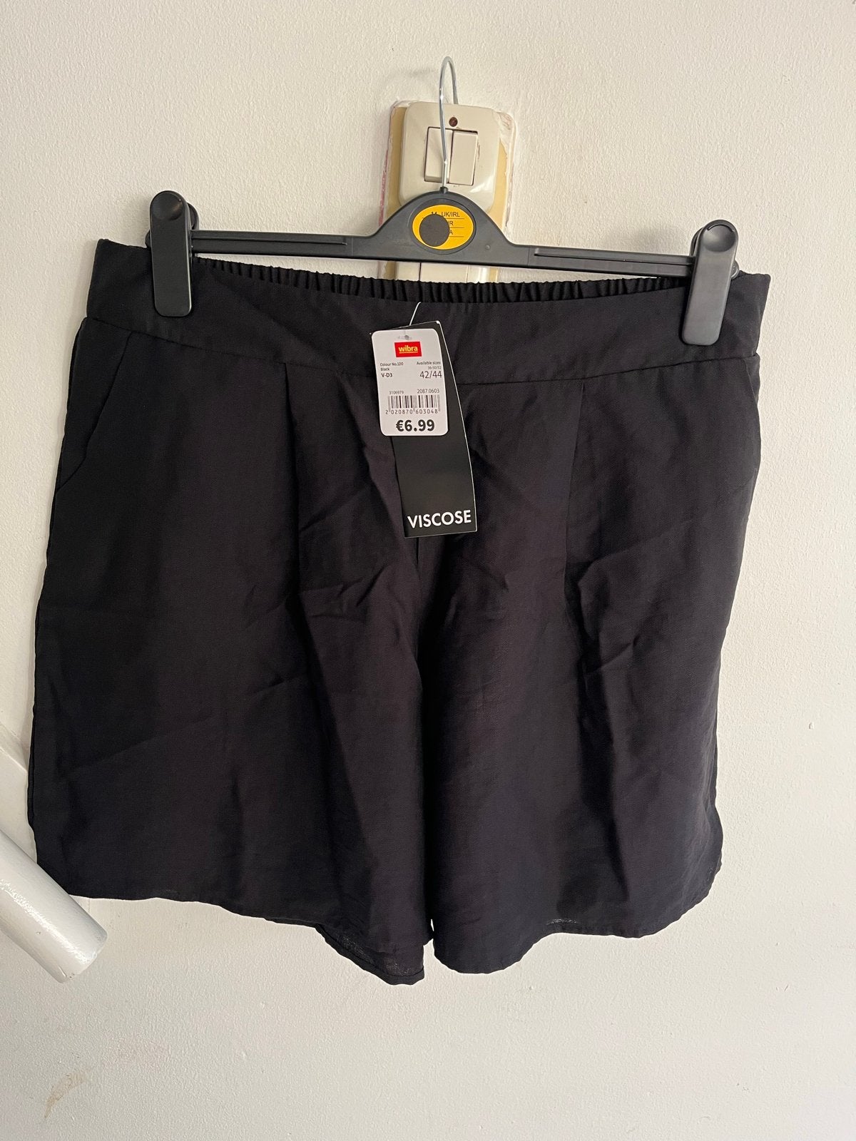Wibra zwarte viscose shorts maat 42/44, Kleding | Dames, Ophalen, Kort, Zwart, Maat 42/44 (L)