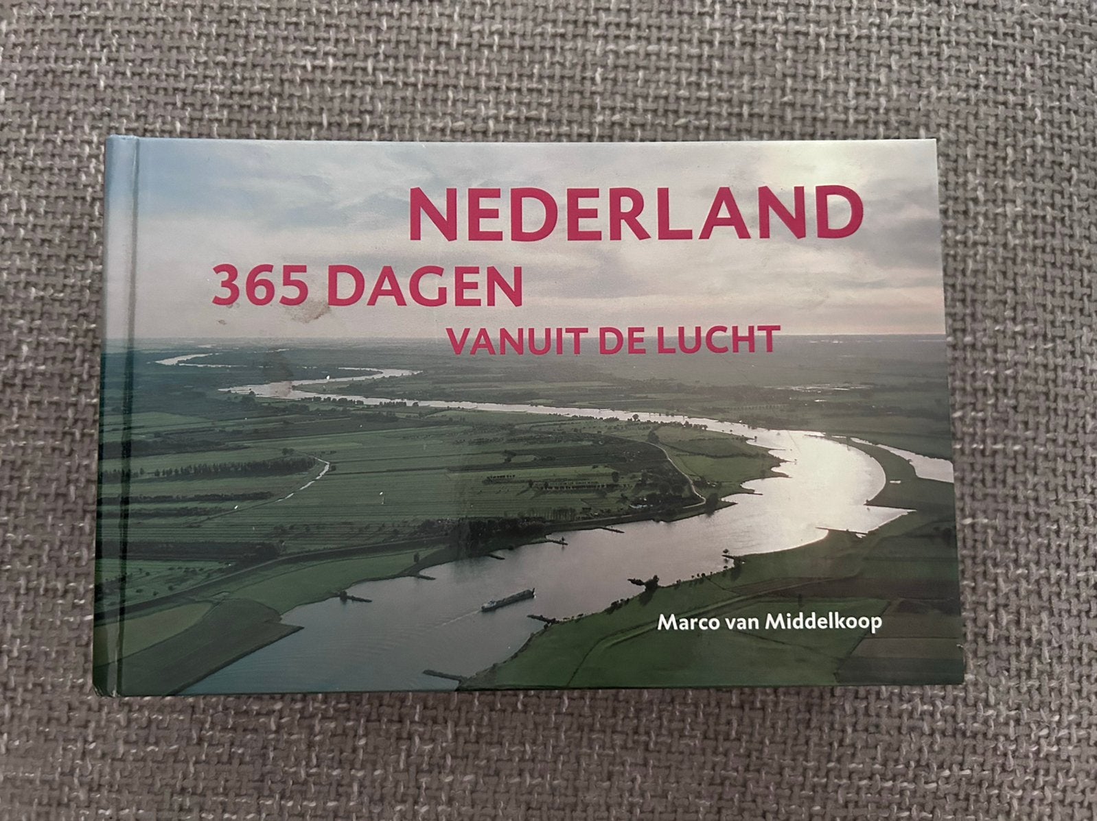 M. van Middelkoop - 365 dagen Nederland vanuit de lucht, Ophalen of Verzenden, Zo goed als nieuw, Overige onderwerpen, M. van Middelkoop