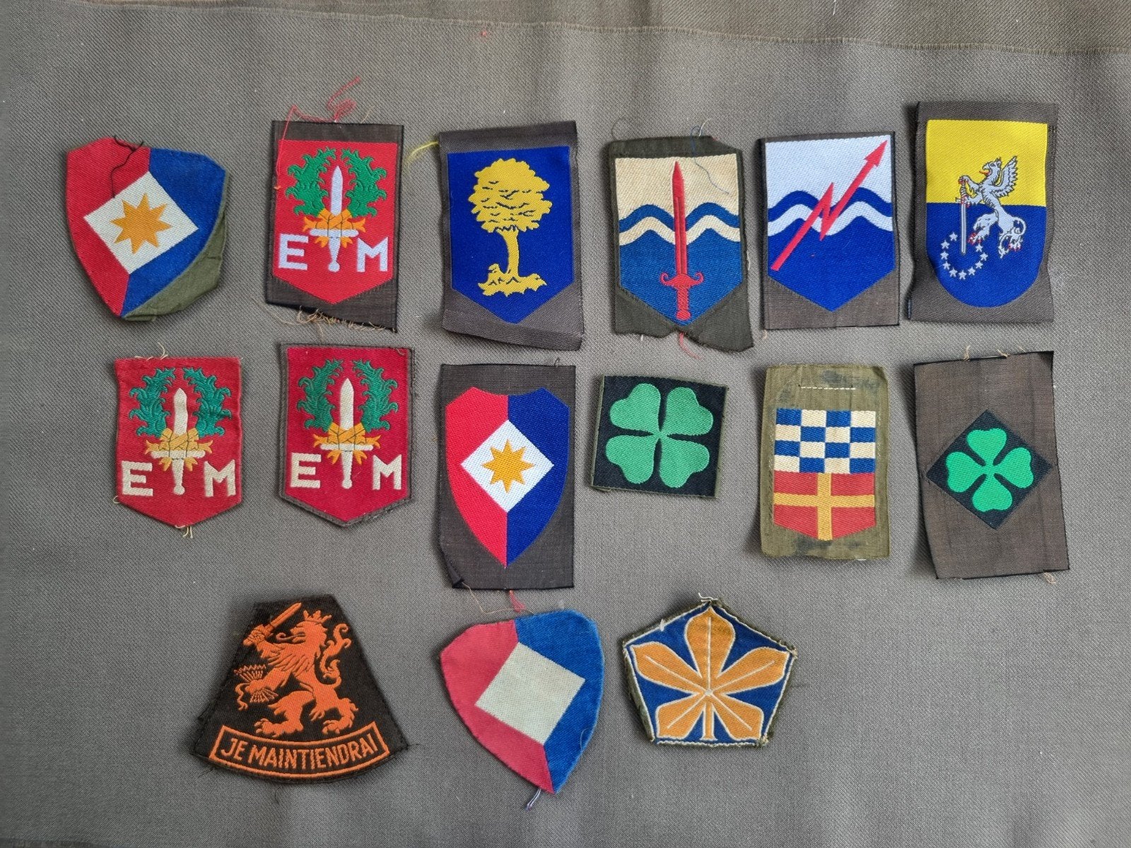 lot mouwemblemen DT 63, Ophalen of Verzenden, Landmacht, Nederland, Embleem of Badge