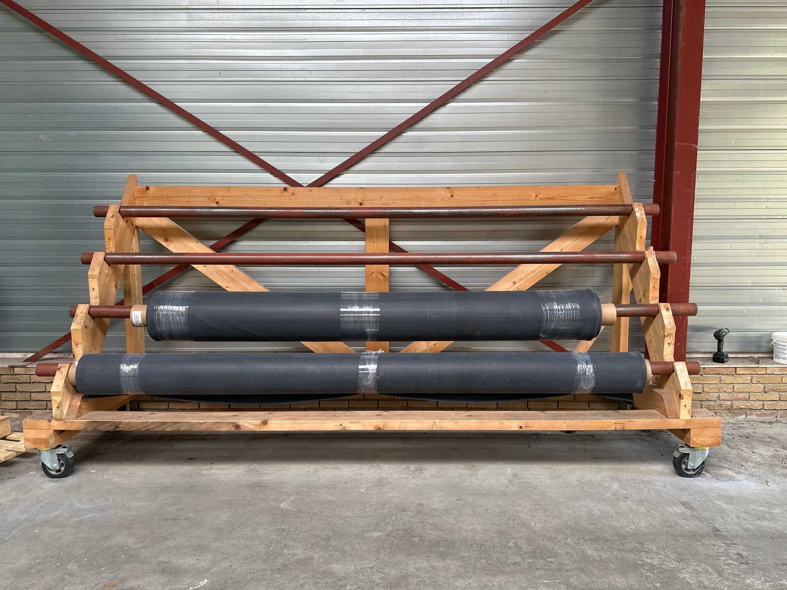EPDM Stelling voor 4 Zware Rollen met Zwenkwielen, Ophalen