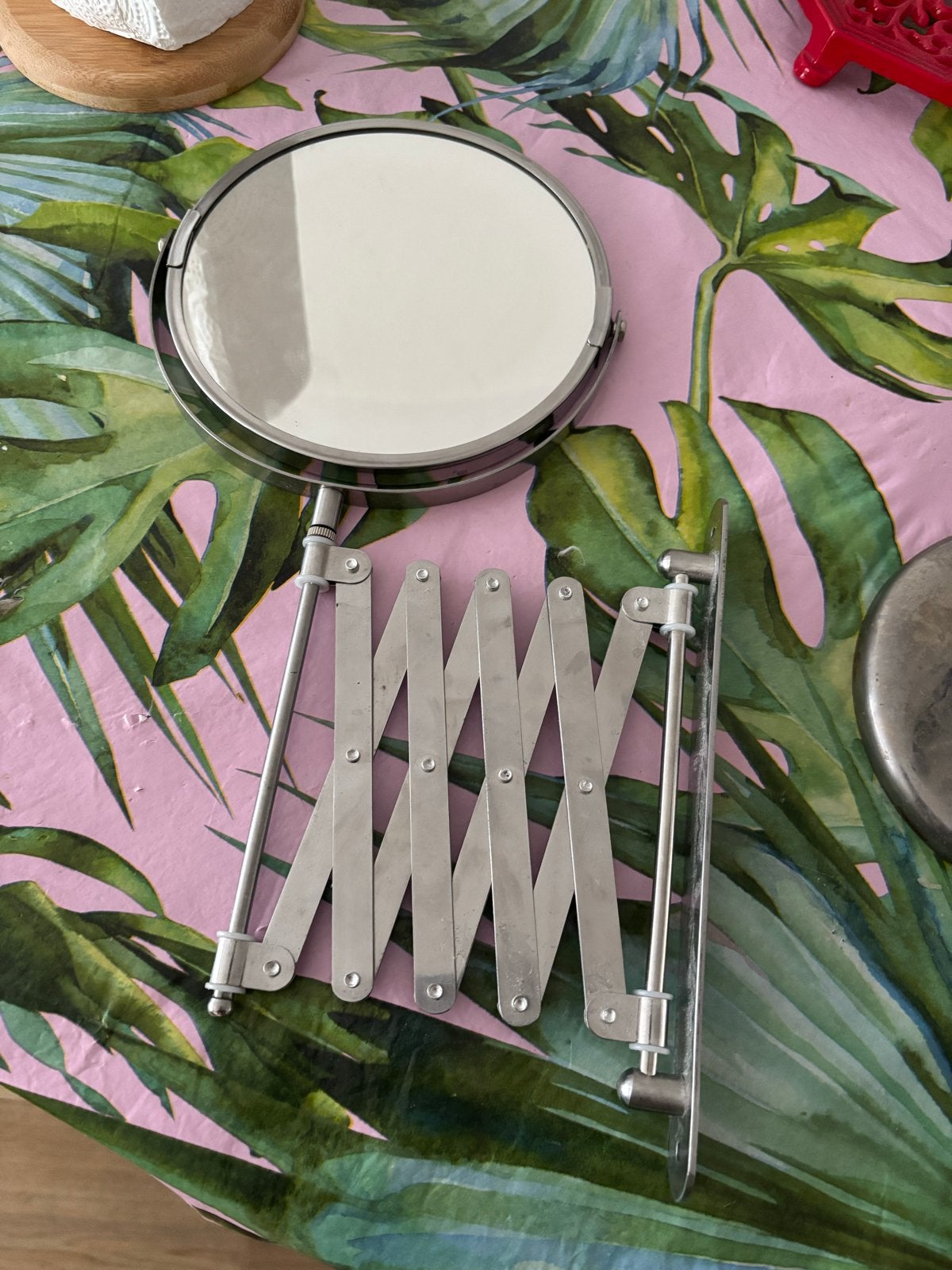 IKEA Uitschuifbare make-up spiegel met vergrotende functie, Ophalen, Minder dan 50 cm, Gebruikt, Rond