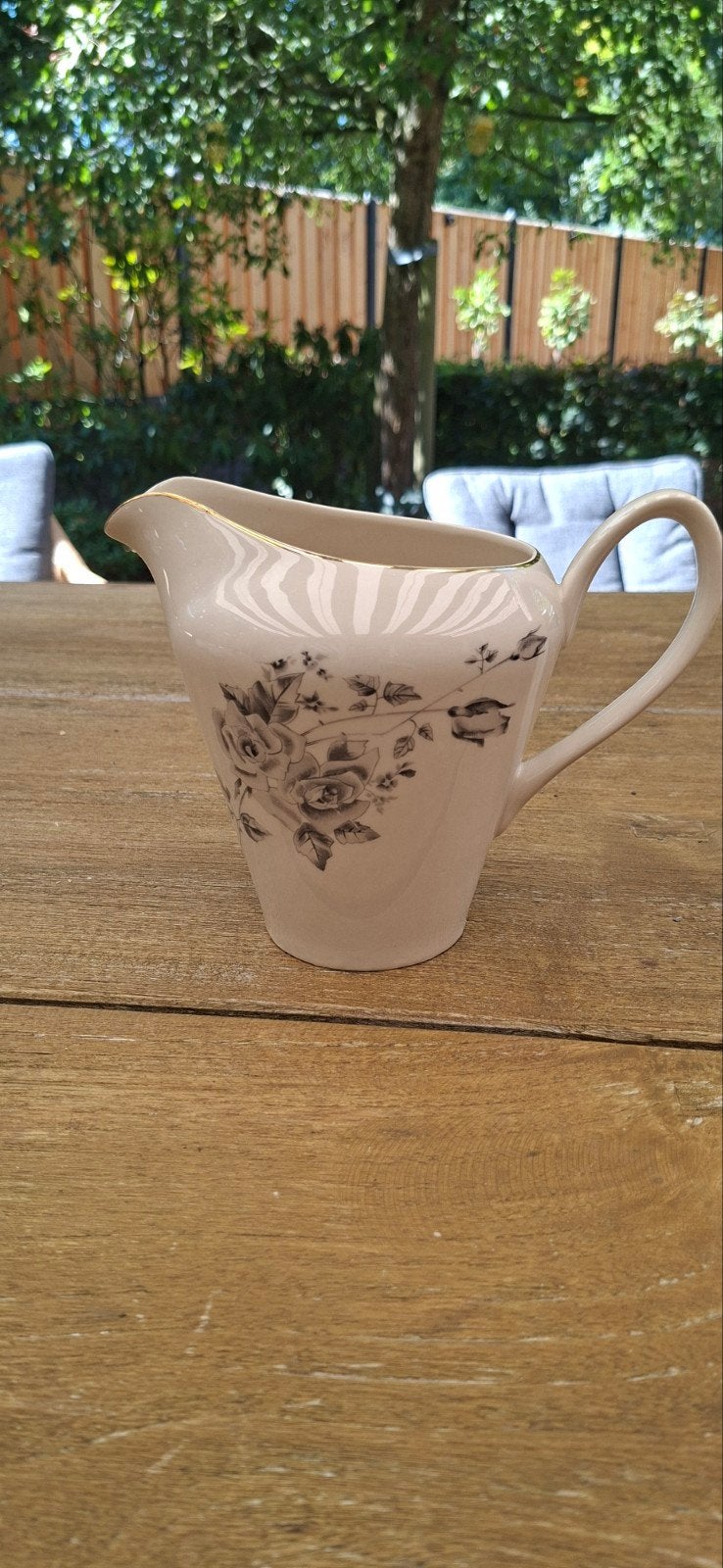 Vintage porseleinen melkkan met rozenmotief, Ophalen