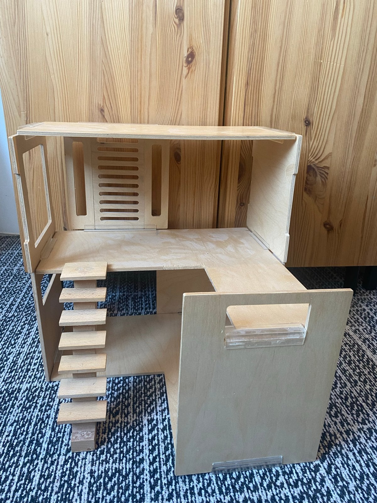 Houten poppenhuis met losse trap, 2 verdiepingen, Verzamelen, Poppenhuizen en Toebehoren, Ophalen, Gebruikt, Poppenhuis