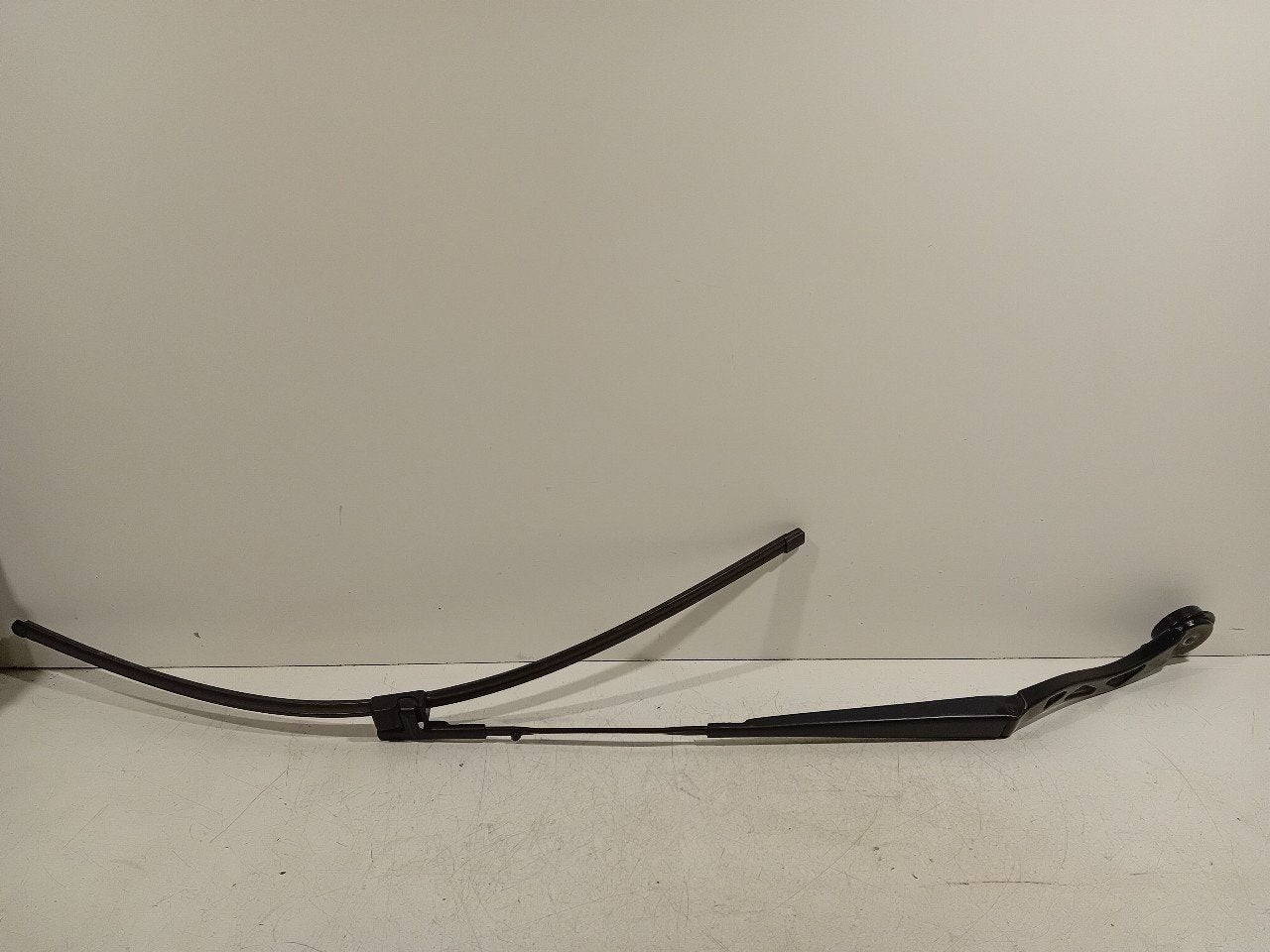 Ruitenwisserarm links voor BMW i3, Onderdelen@venauto.nl, Van der Ven Autorecycling B.V., Gebruikt, Ettenseweg 76, 4706 PB Roosendaal, The Netherlands