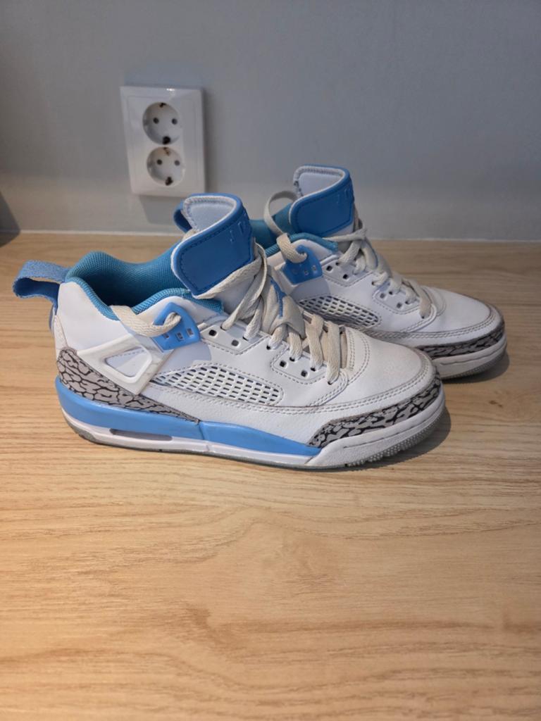 In zeer goede staat, Nike air jordan maat 36., Kinderen en Baby's, Kinderkleding | Schoenen en Sokken, Ophalen, Zo goed als nieuw