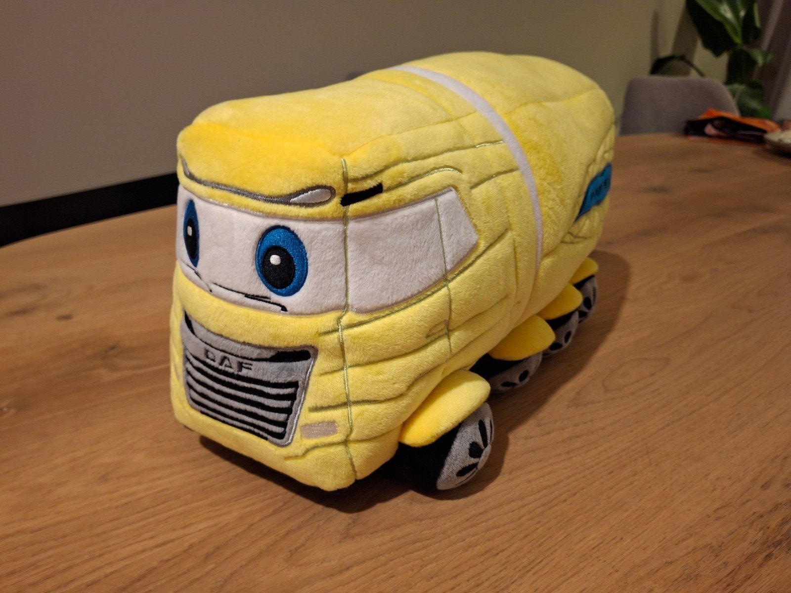DAF XG + Pluche Vrachtwagen Knuffel - Geel, Overige merken, Overige typen, Ophalen of Verzenden, Middelgroot (20 tot 80 cm)