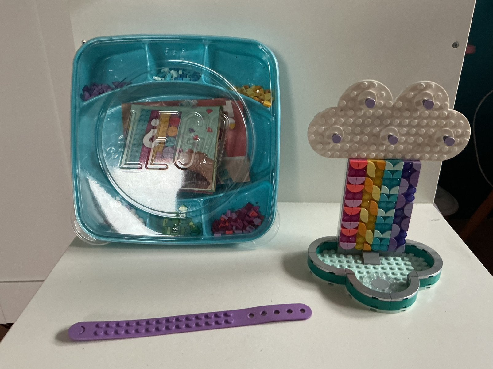 Lego siraden hanger een armband+doos, Verzamelen, Speelgoed, Ophalen of Verzenden, Zo goed als nieuw