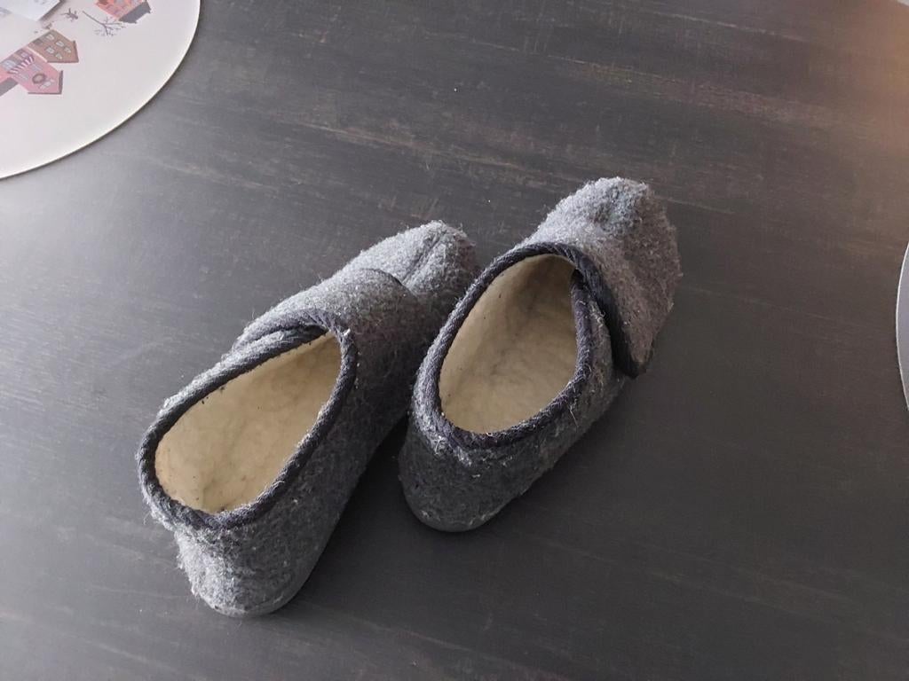 Pantoffels met klitteband, Ophalen of Verzenden, Zwart, Pantoffels of Sloffen