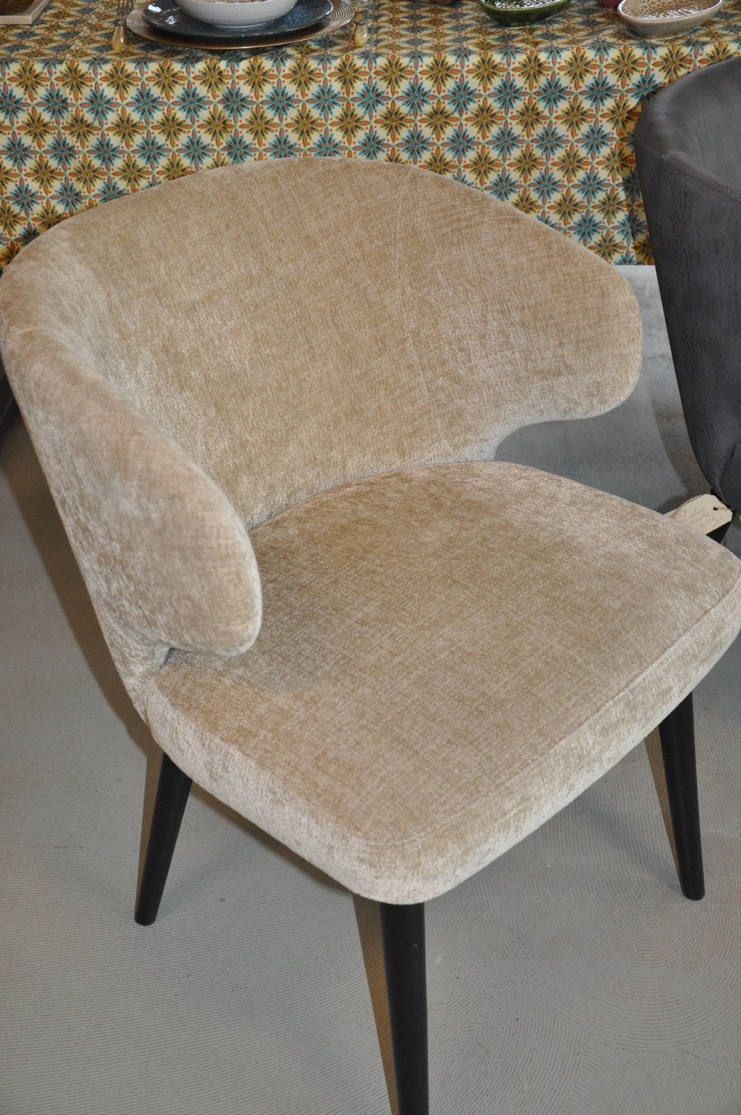 PTMD Fiory eetkamerstoel – showroommodel – Creamy, Huis en Inrichting, Stoelen, Ophalen, Overige kleuren, Zo goed als nieuw, Eén