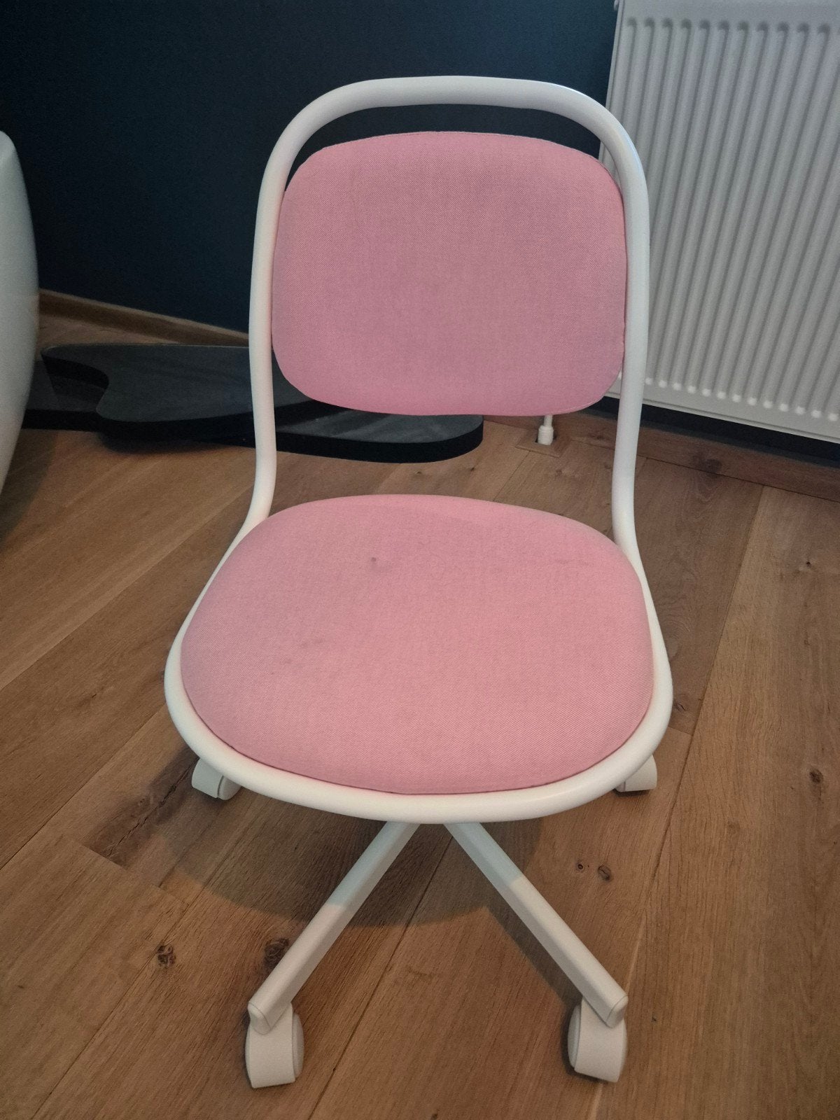IKEA Roze Kinderbureaustoel - Ideaal voor Thuisstudie, Ophalen, Gebruikt, Roze, Bureaustoel