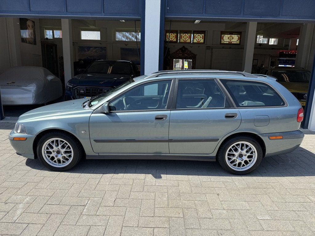 Volvo V40 1.8 Europa APK 8-2027 (bj 2002), Voorwielaandrijving, Gebruikt, 4 cilinders, Startonderbreker
