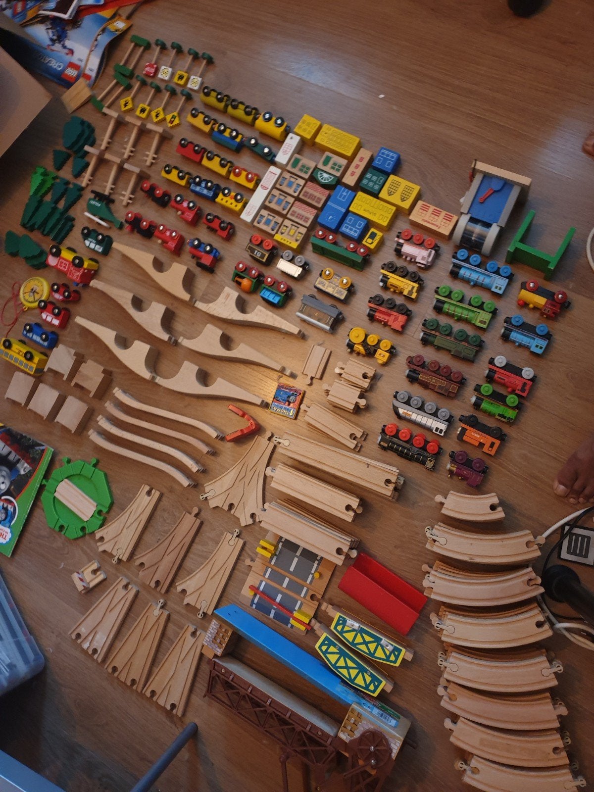 Super uitgebreide houten Thomas de treinset, Kinderen en Baby's, Speelgoed | Thomas de Trein, Ophalen of Verzenden, Zo goed als nieuw