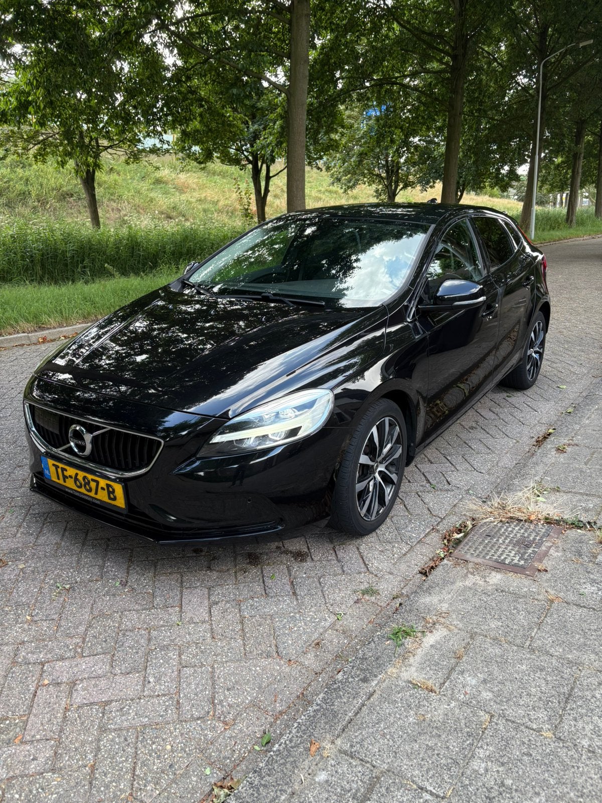 Volvo V40 2.0 D3 150PK Geartronic 2018 Zwart, 4 cilinders, Zwart, Diesel, Particulier