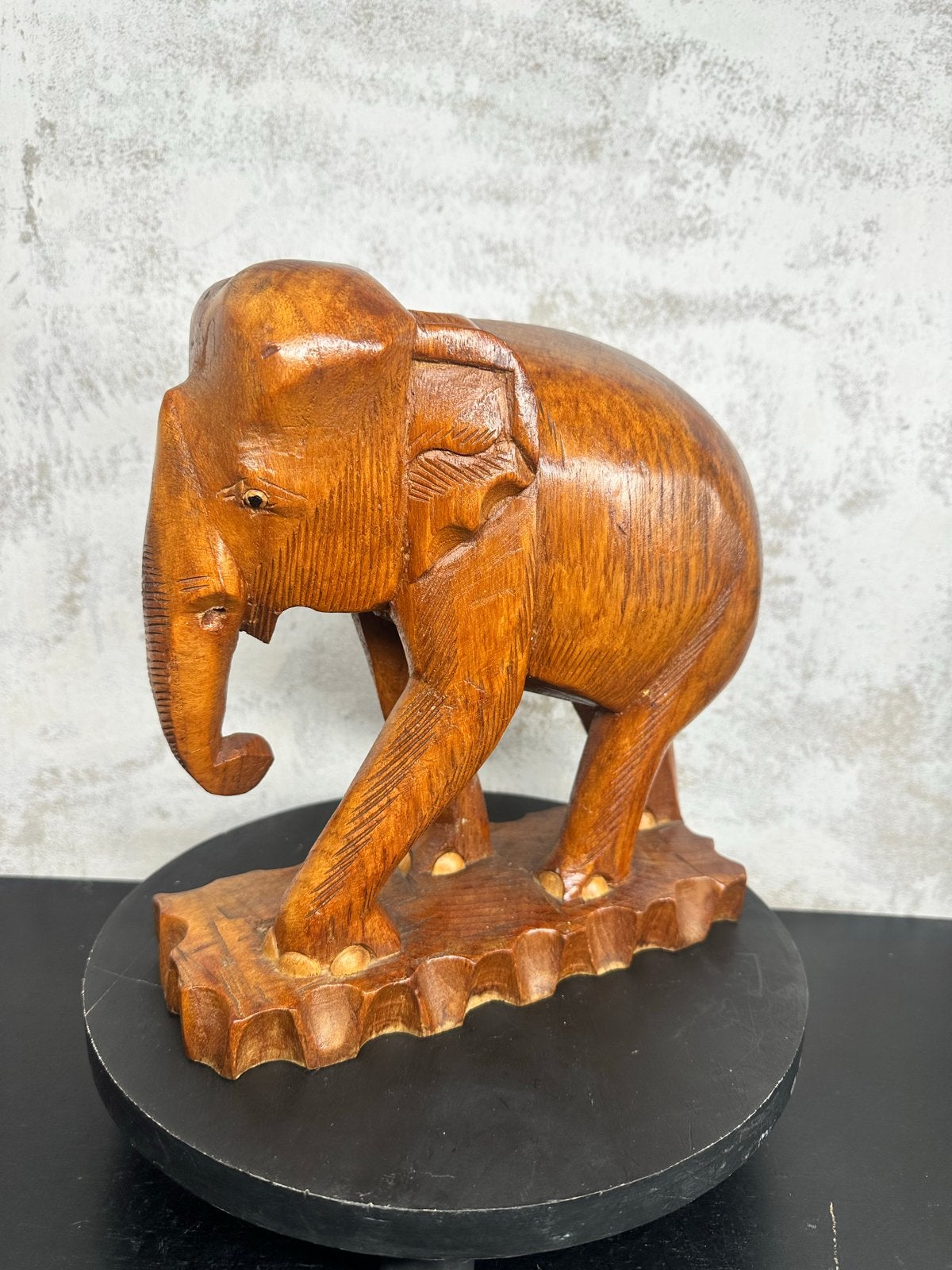 Handgesneden houten olifant zonder slagtanden, Ophalen of Verzenden, 20 - 50 cm, Beeld, Hout