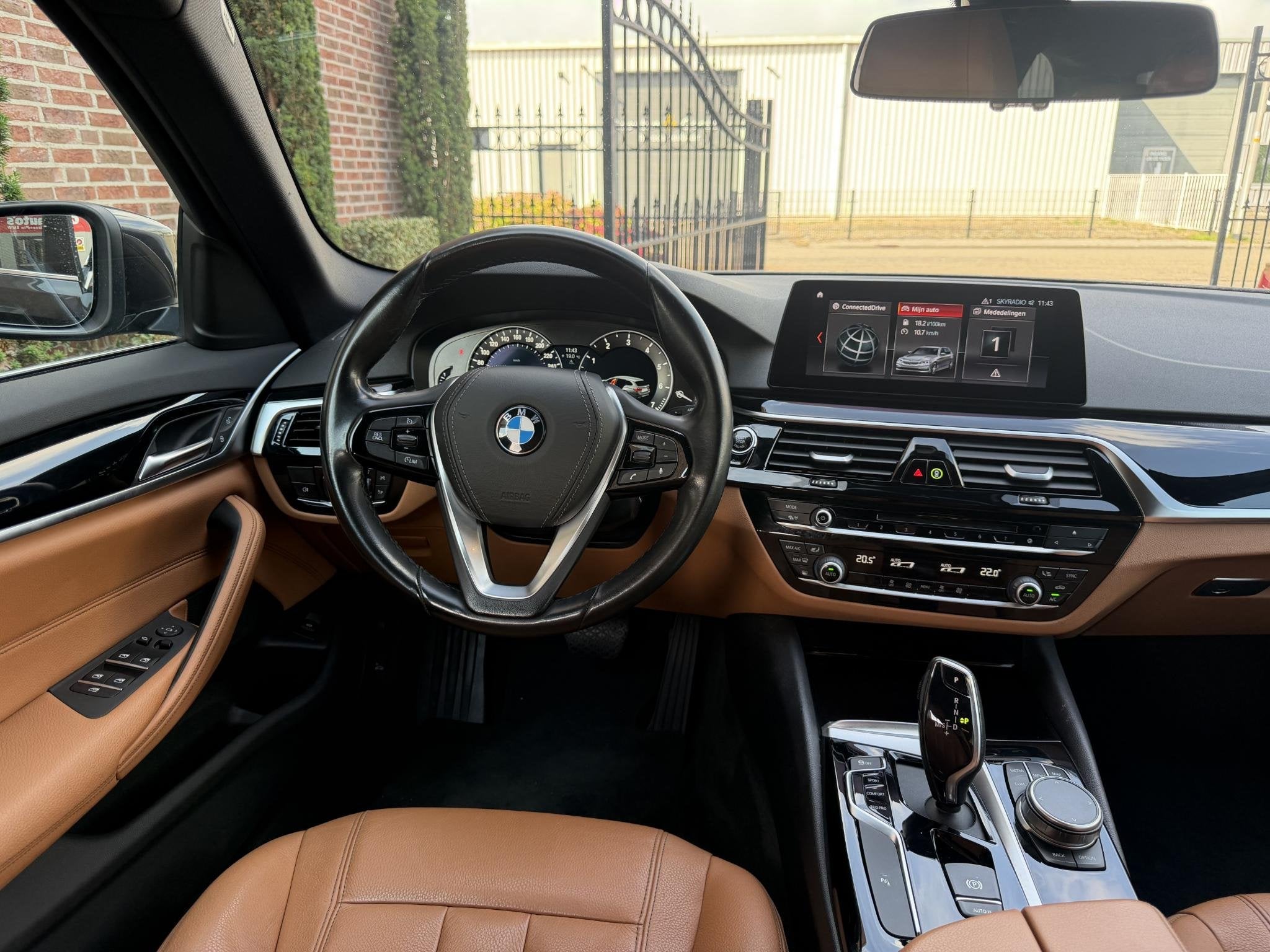 BMW 5-serie Touring 520i Executive Leder|ShadowLine|LCI Acht, Automaat, Euro 6, 4 cilinders, 2000 kg