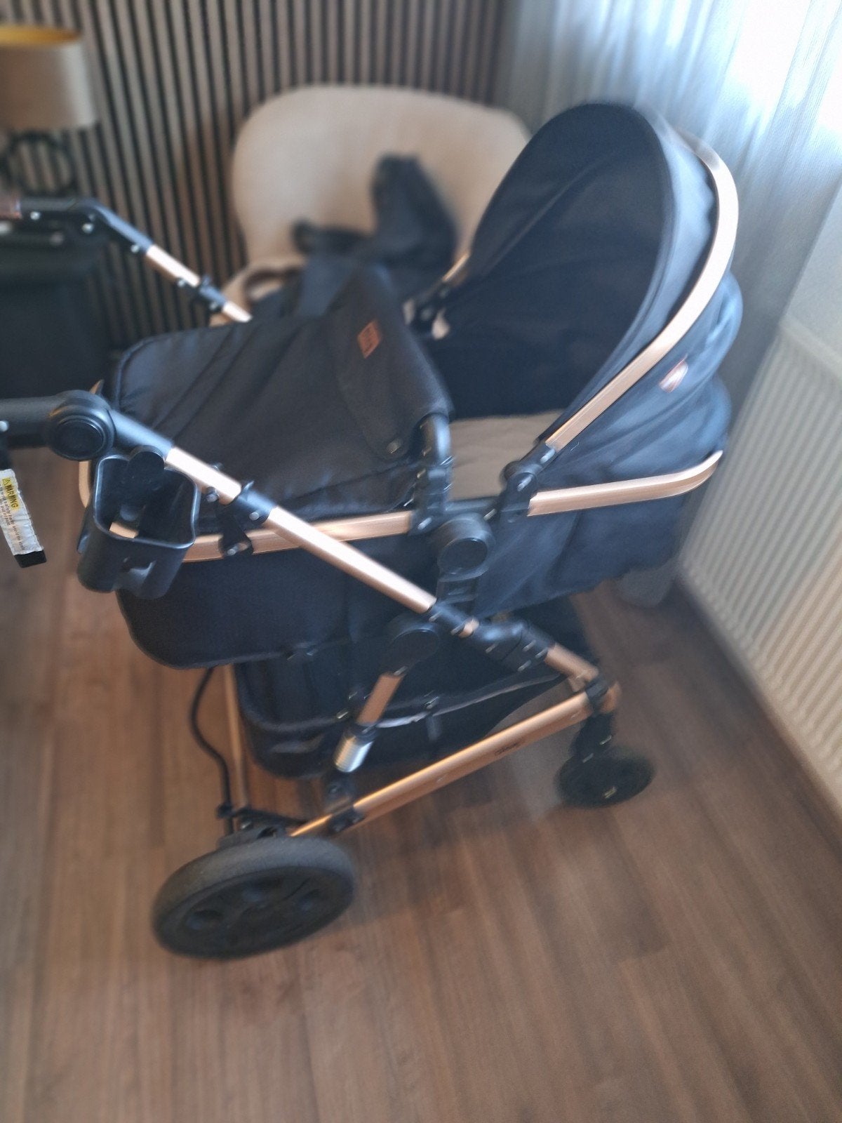 Stijlvolle Zwarte Combiwagen met Roségouden Frame, Ophalen