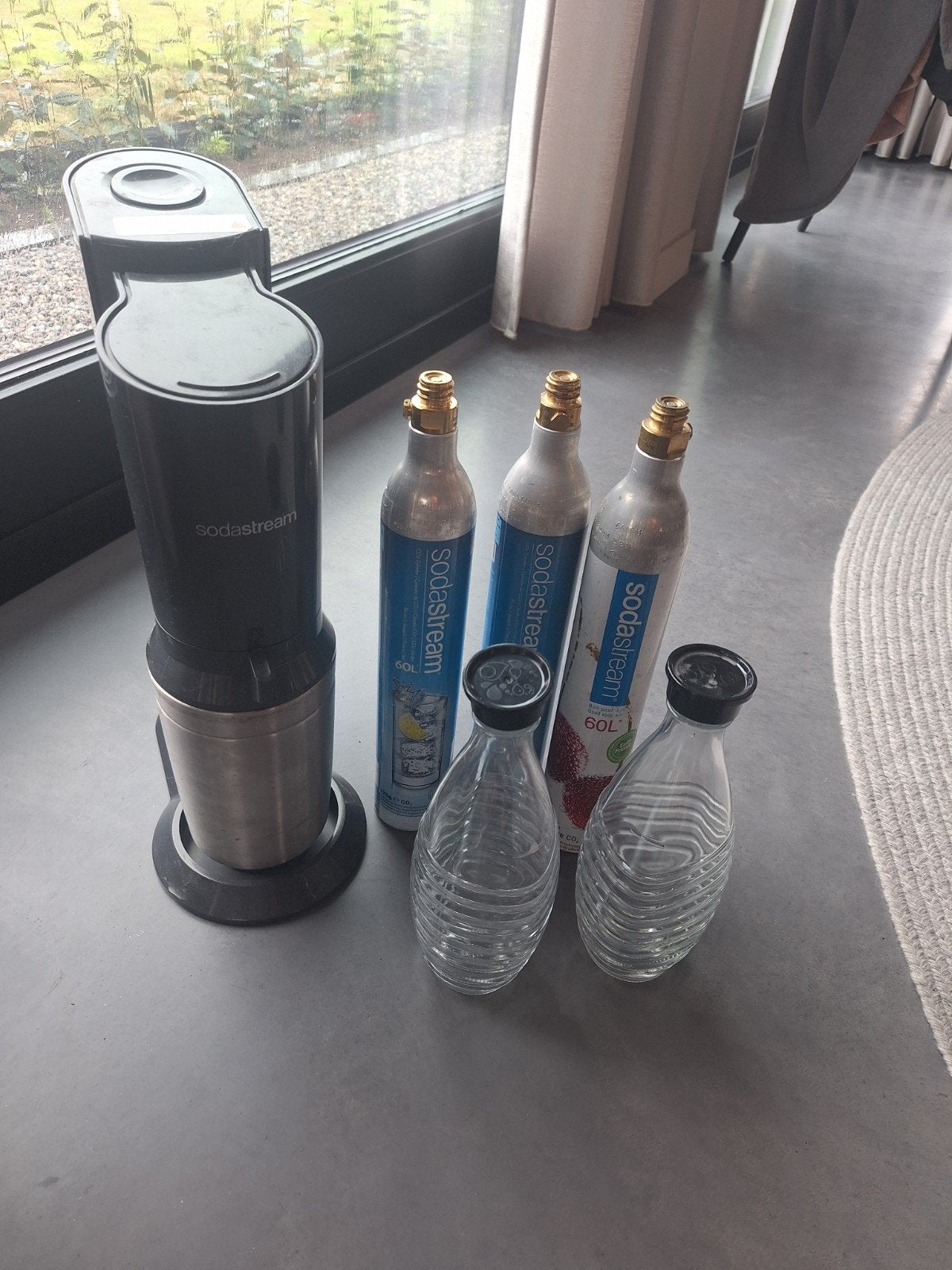 Sodastream met 3 CO2 cilinders en 2 flessen, Ophalen of Verzenden, Gebruikt