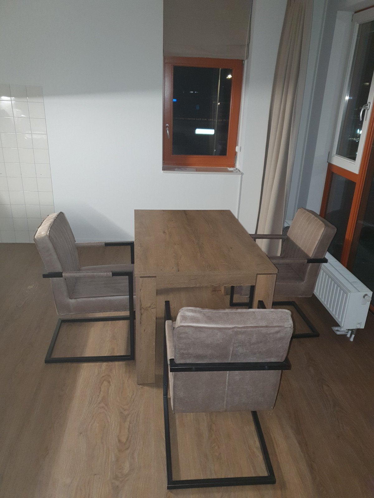 Elegante eettafel met 3 stoelen, Huis en Inrichting, 100 tot 150 cm, 50 tot 100 cm, Zo goed als nieuw, Modern industrieel