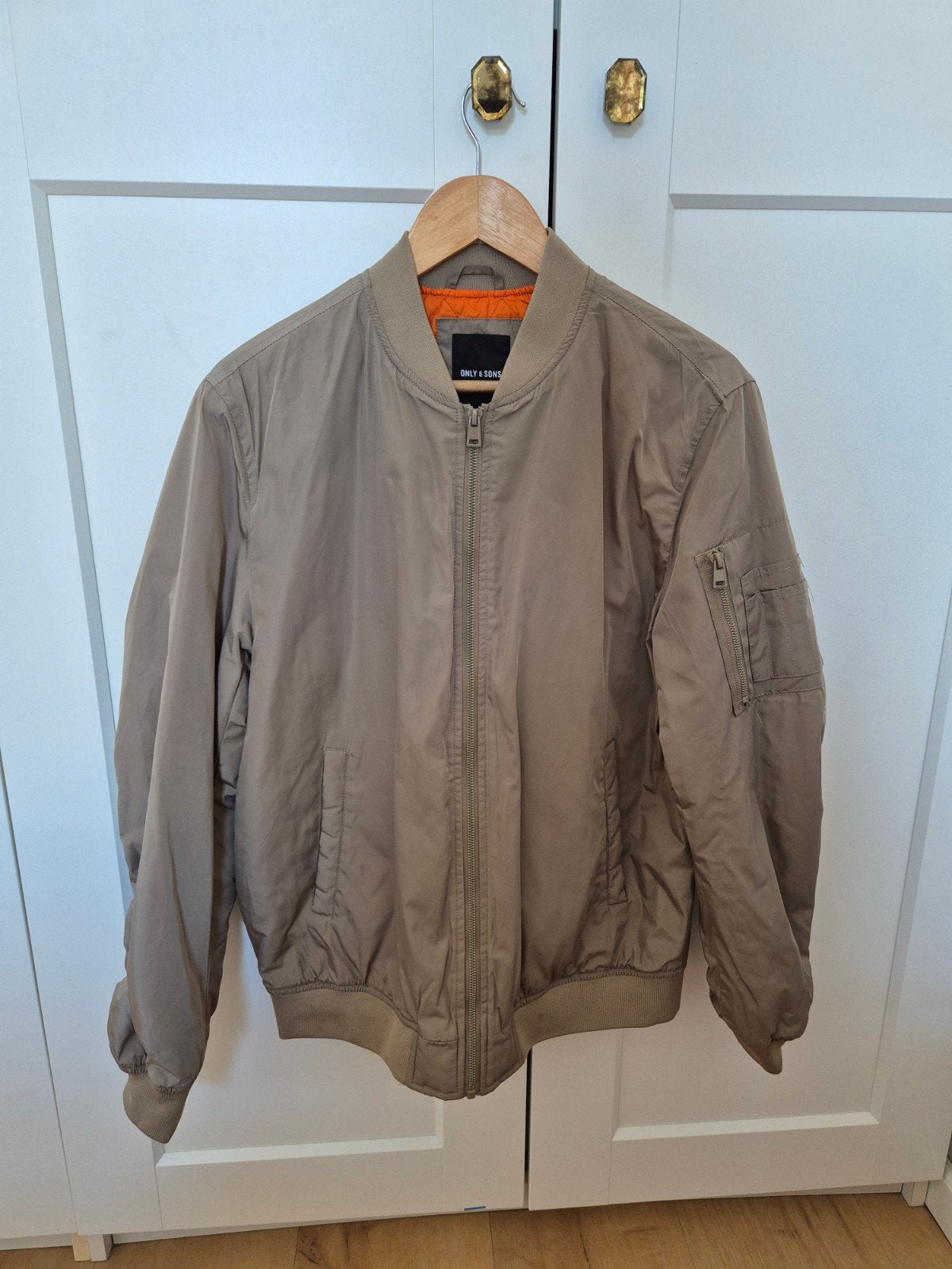 Only & Sons Bomberjack Maat M - Zo goed als nieuw, Kleding | Heren, Jassen | Zomer, Ophalen, Bruin, Maat 48/50 (M), Zo goed als nieuw