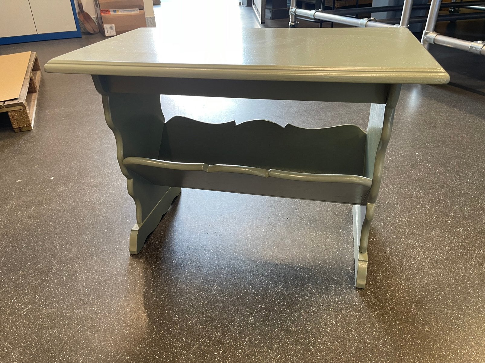 Bijzettafeltje/lectuurbak, Minder dan 55 cm, Vintage/brocant/helemaal leuk !!, Zo goed als nieuw, Rechthoekig