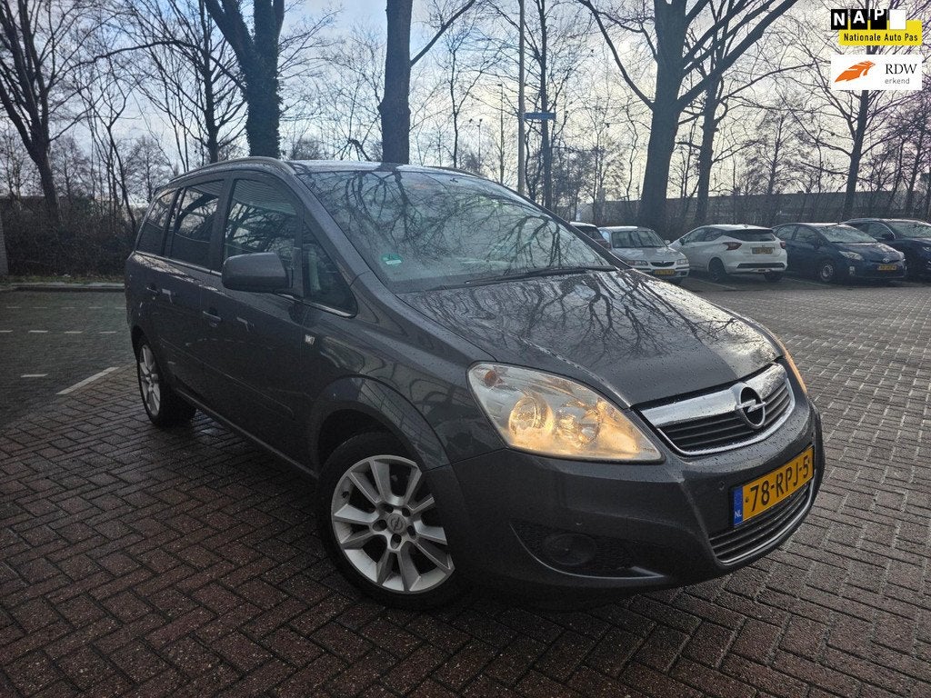 Opel Zafira 1.8 Cosmo 7 PERSOON LEDER STOELVERWARMING, Auto's, Opel, Voorwielaandrijving, Euro 5, Gebruikt, Zwart