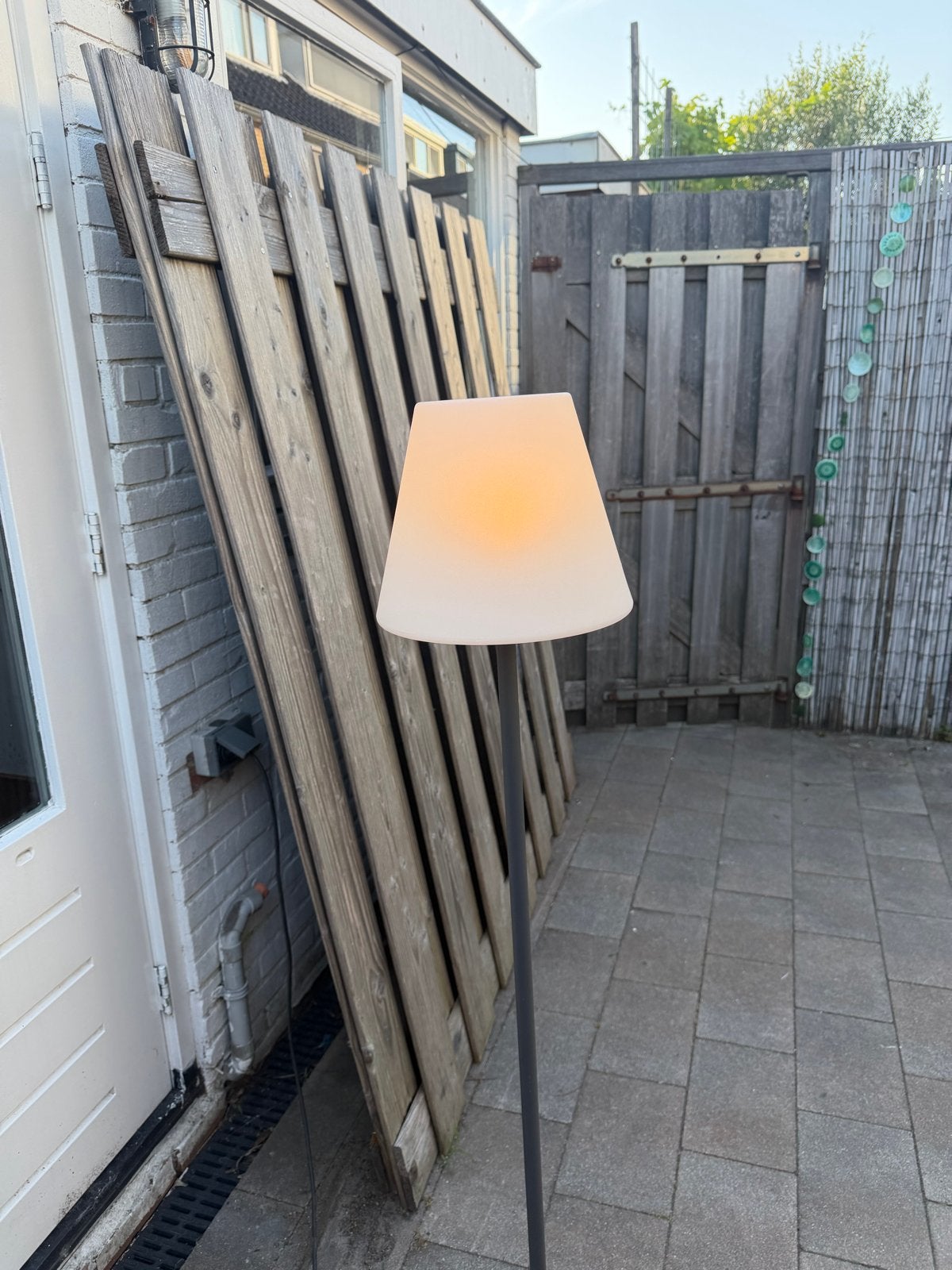 Moderne staande lamp voor binnen en buiten (IP44), Ophalen, Kunststof, Minder dan 50 watt, Staande lamp