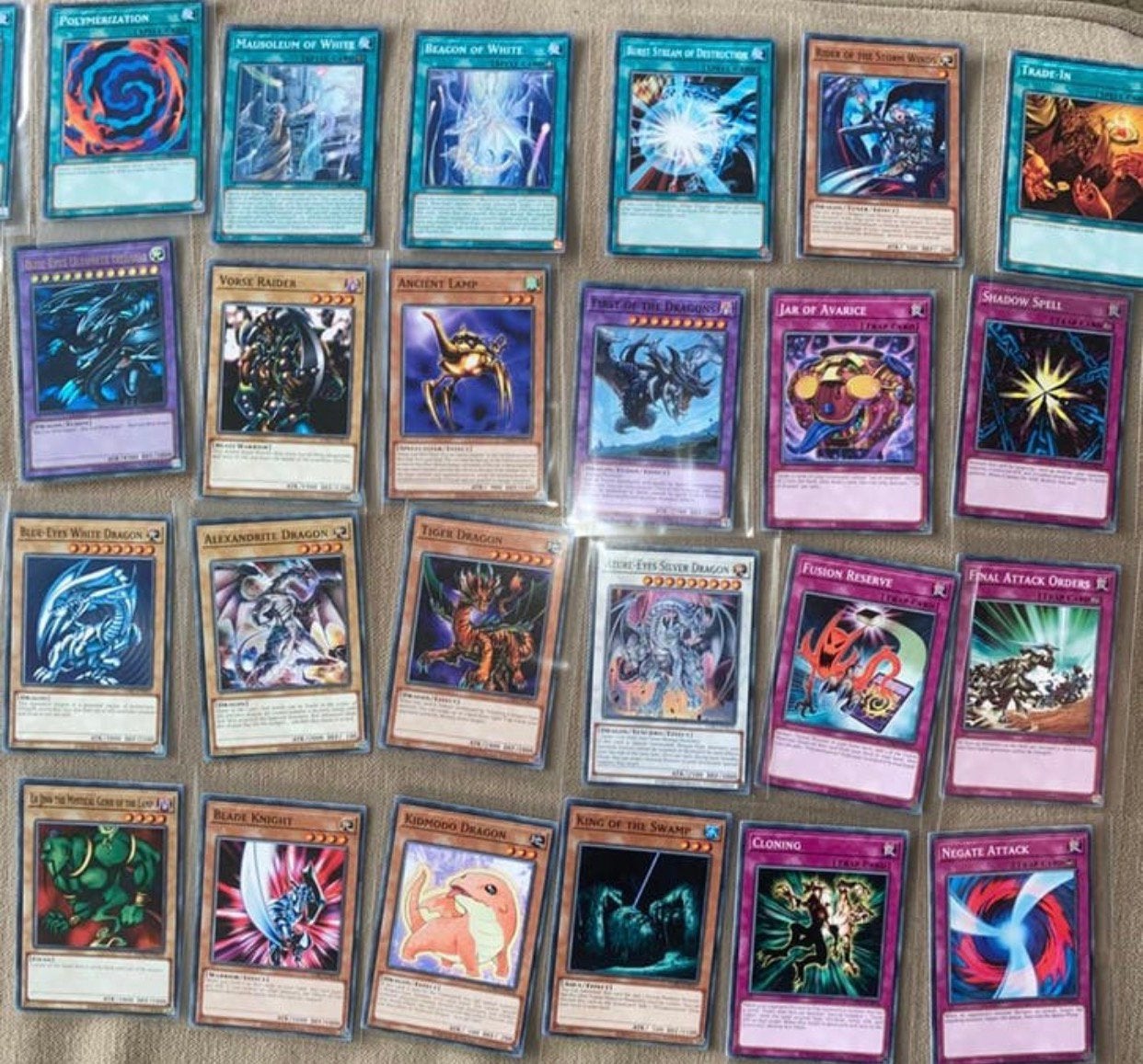 Yu-Gi-Oh! Kaiba Legendary Blue-Eyes White Dragon Deck M/NM !, Ophalen of Verzenden, Zo goed als nieuw, Meerdere kaarten, Foil