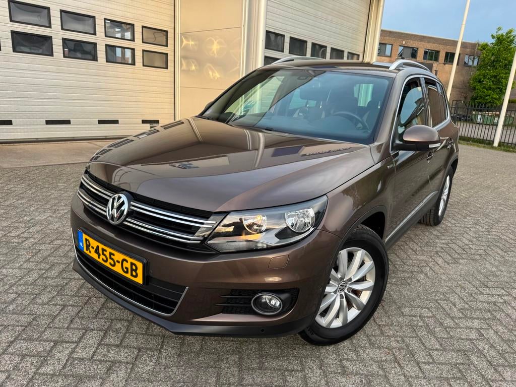 Volkswagen Tiguan 1.4 TSI Sport&Style DSG, Trekhaak, Cruise, Euro 5, 4 cilinders, Bruin, Alcantara