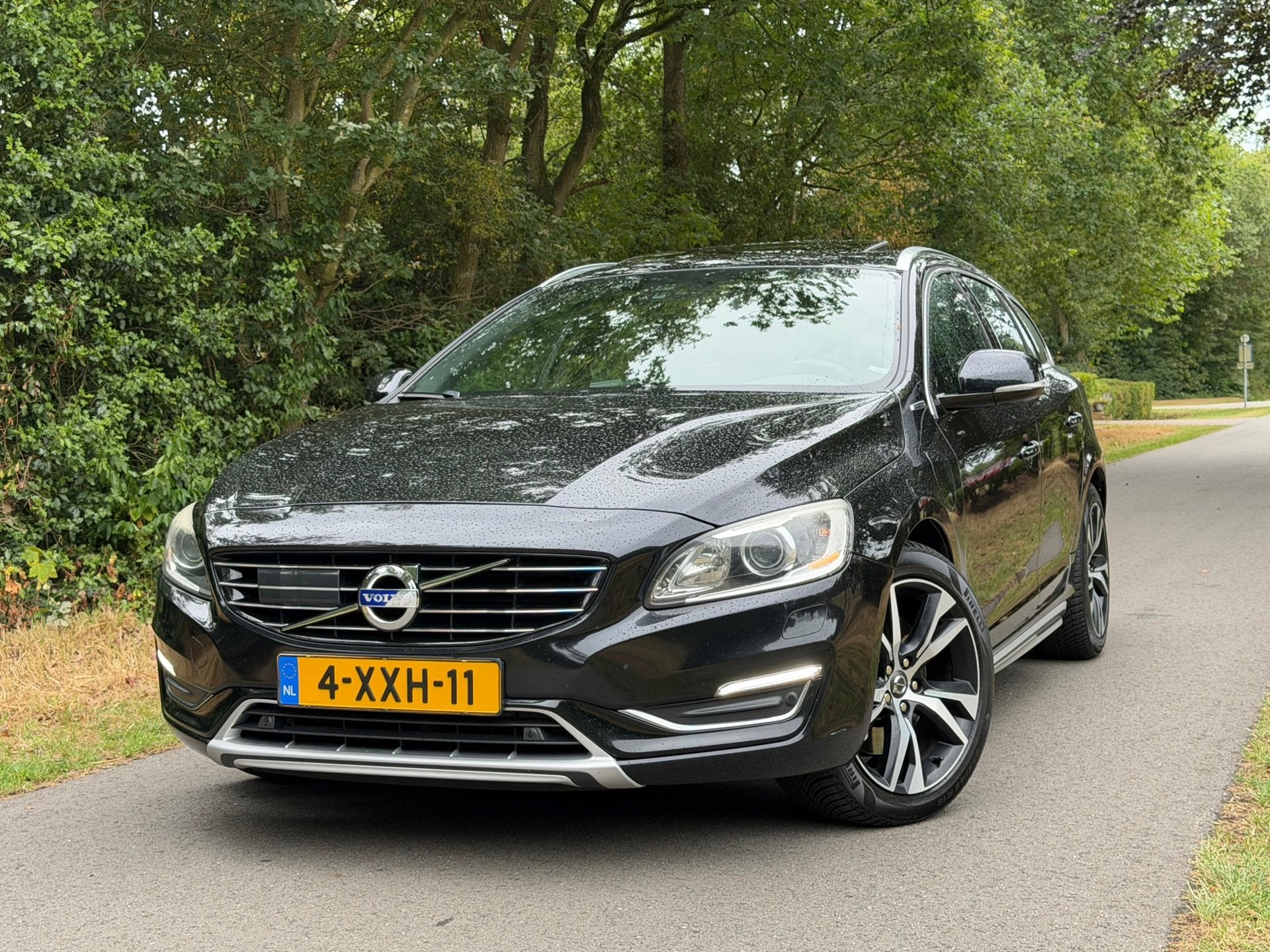 Volvo V60 2.4 D6 AWD Plug-In Hybrid R-Design, Automaat, Zwart, Zwart, Vierwielaandrijving