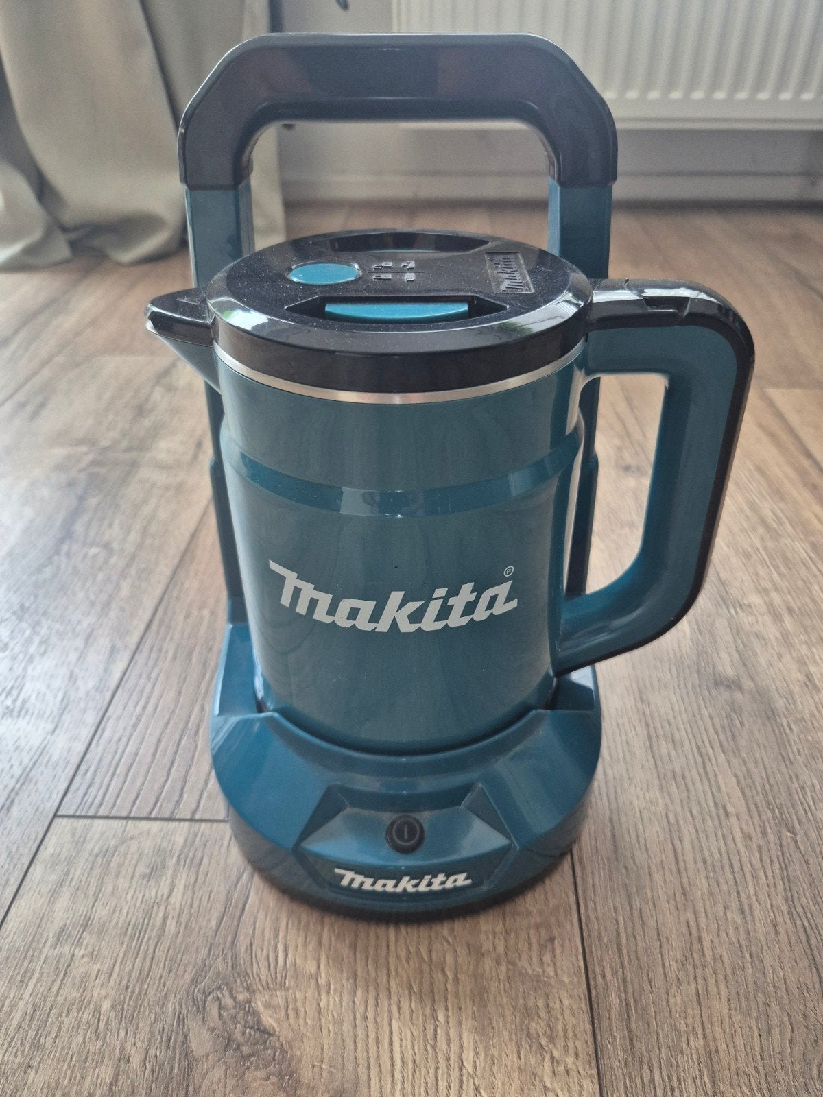 Makita Accu Waterkoker DKT360Z - Draadloos en Handig, Ophalen of Verzenden, Zo goed als nieuw