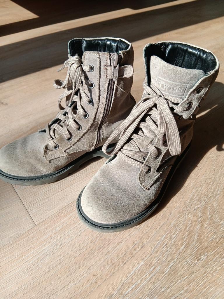 Stoere suède veterlaarsjes maat 34, Ophalen of Verzenden