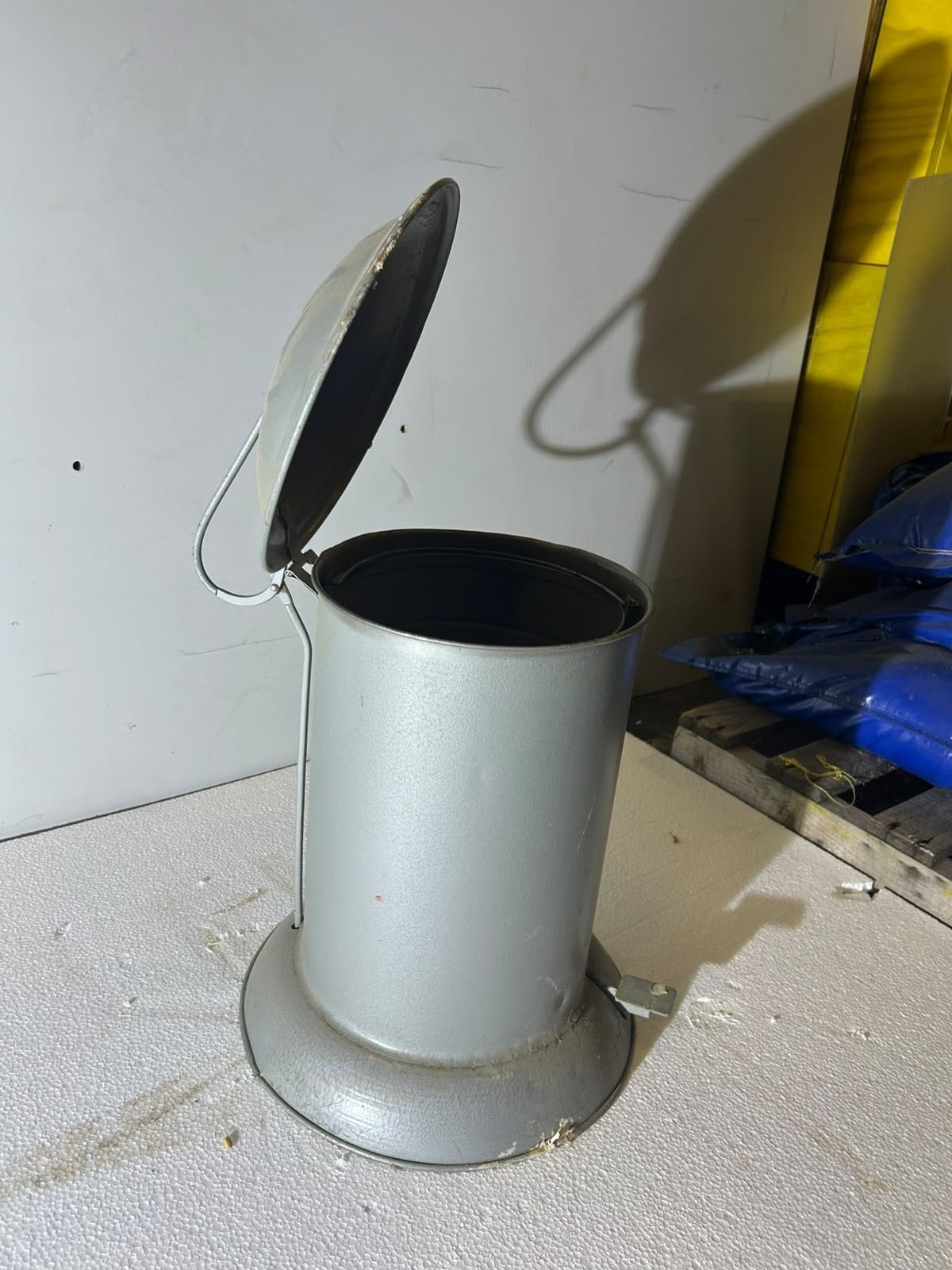 Vintage metalen pedaalemmer - Gebruikt, Ophalen, 50 – 75, Gebruikt, Met pedaal