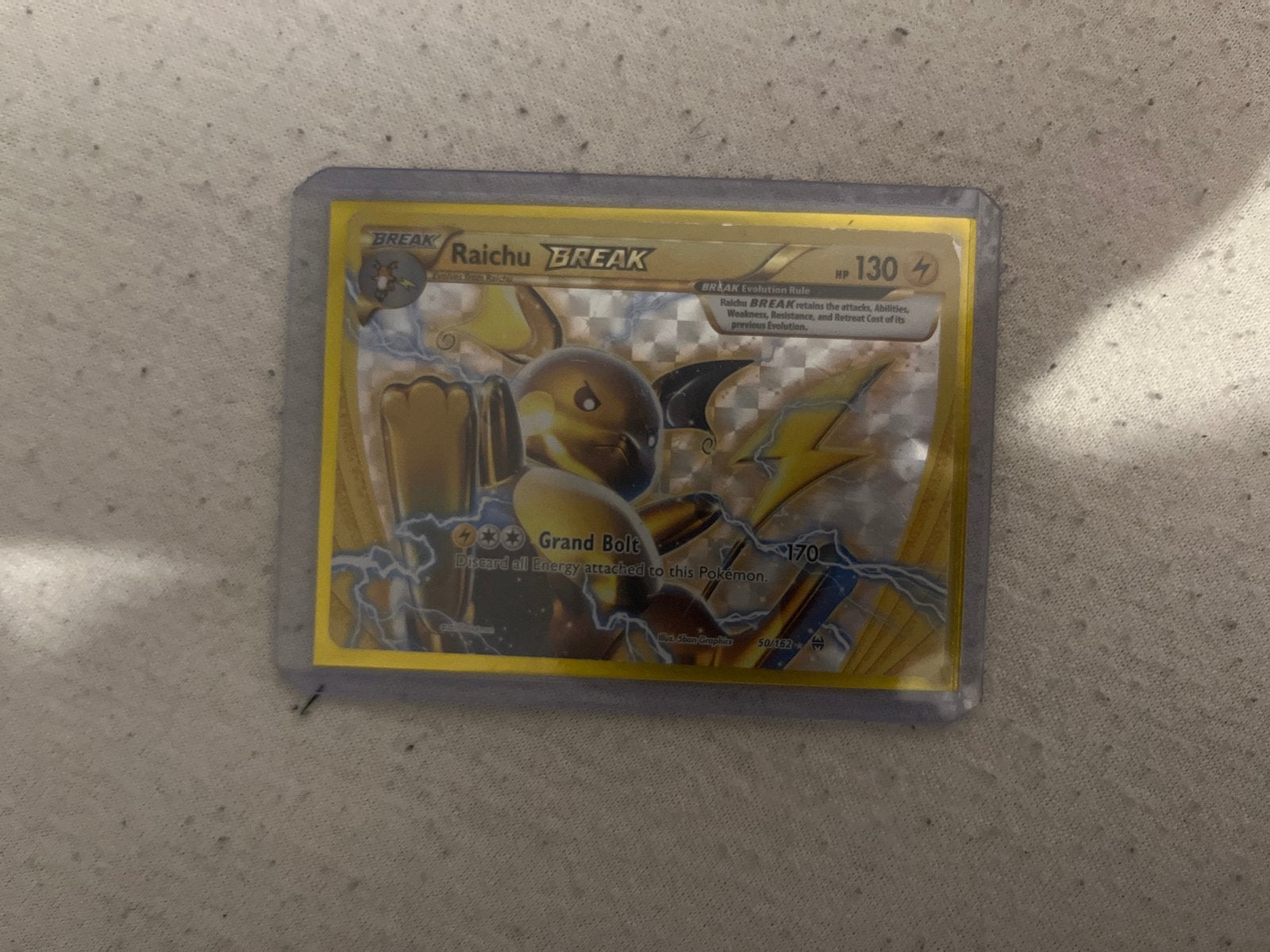 Raichu BREAK Pokémon kaart in beschermhoes, Ophalen, Zo goed als nieuw, Losse kaart