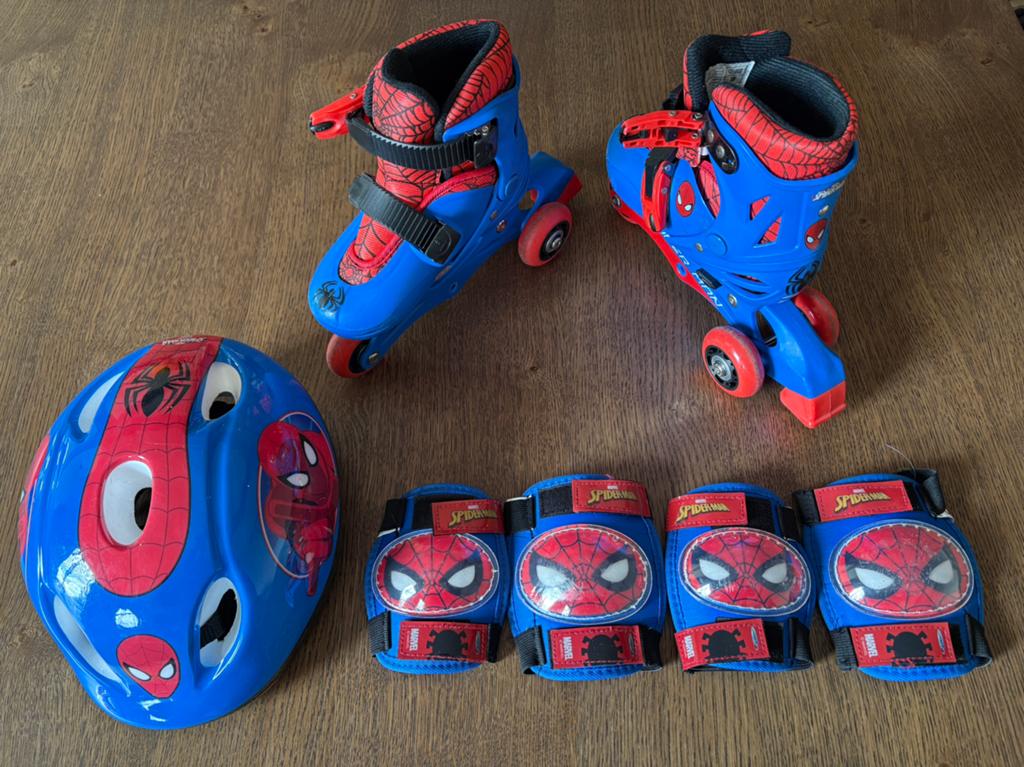 Spider-Man rolschaatsen set met helm en beschermers, Ophalen of Verzenden, Verstelbaar, Gebruikt, Kinderen