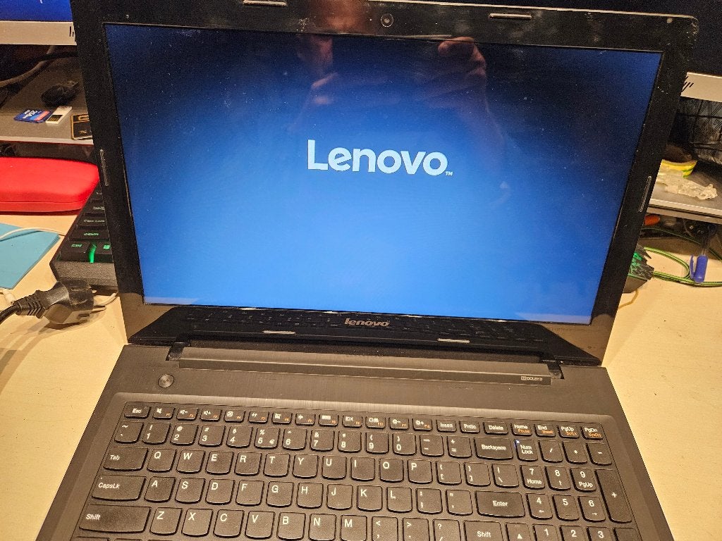 Laptop Lenovo G50, Intel inside Windows 11 64bit Pro, Computers en Software, Windows Laptops, Gebruikt, 2 tot 3 Ghz, Ophalen of Verzenden