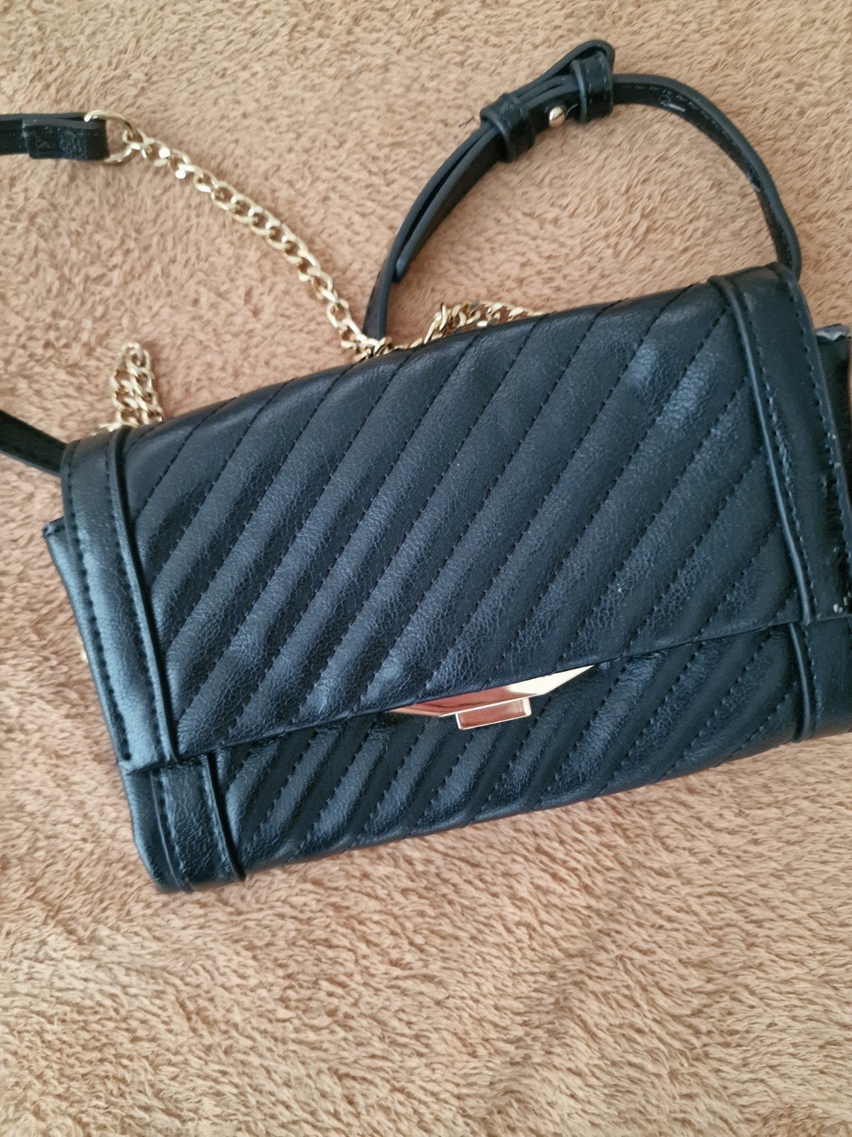 Stijlvolle Zwarte Kleine Dames Clutch met Gouden Details, Ophalen of Verzenden, Zo goed als nieuw, Zwart, Avondtasje