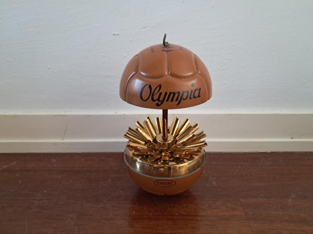 Vintage Olympia Voetbal Sigarettenhouder/Dispenser, Ophalen of Verzenden
