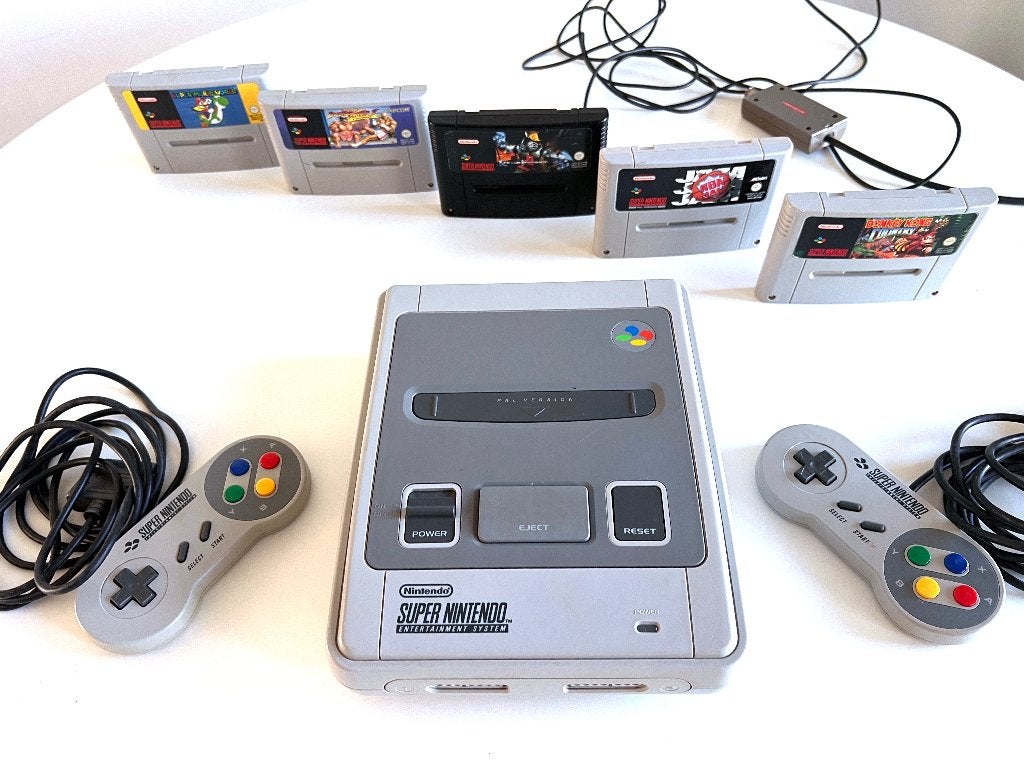 Originele Super Nintendo SNES + 2 contrl. + 5 klassiekers, 2 spelers, Ophalen, Zo goed als nieuw, Vanaf 7 jaar