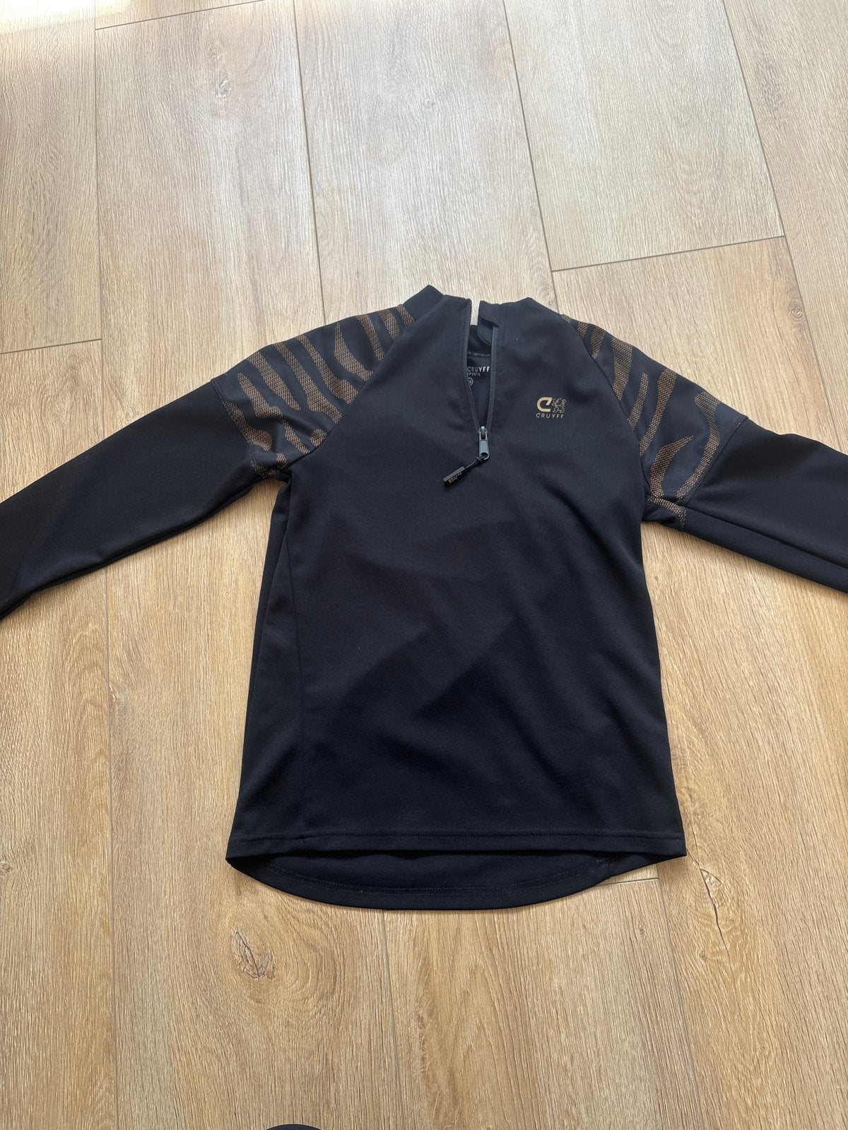 Cruyff Sports Shirt Maat 152 Zwart met Goud, Ophalen of Verzenden, Zo goed als nieuw, Jongen, Shirt of Longsleeve