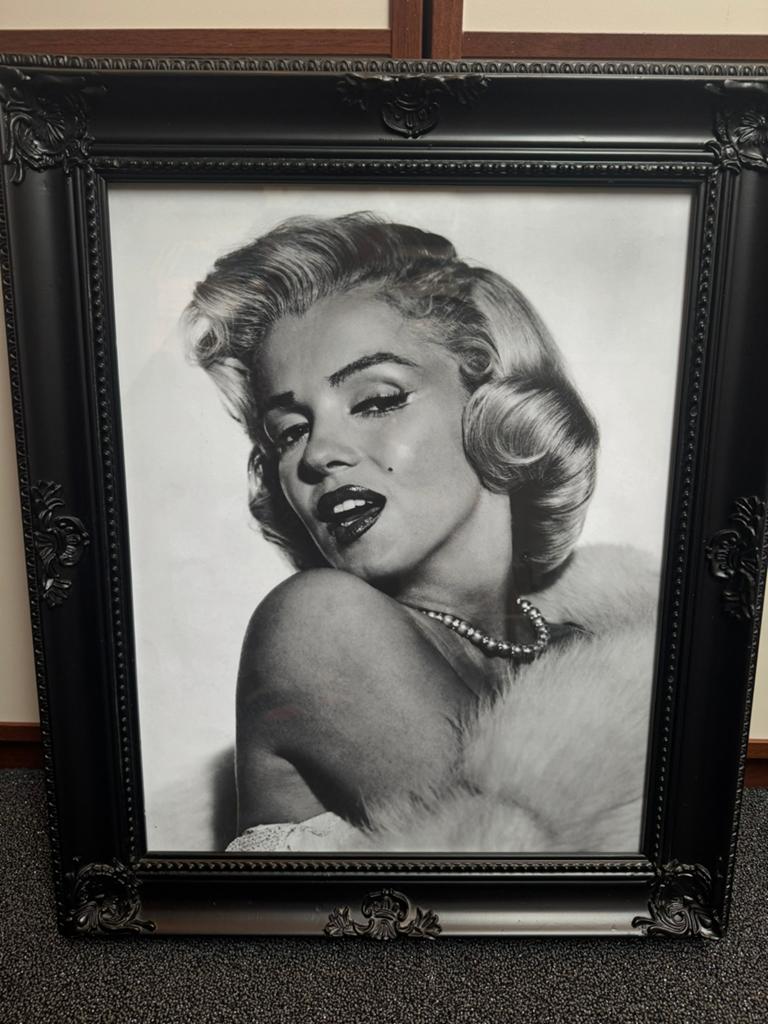 Zwart schilderij lijst met Marilyn Monroe + extra foto, Ophalen, 50 tot 75 cm, Zo goed als nieuw, Foto of Poster