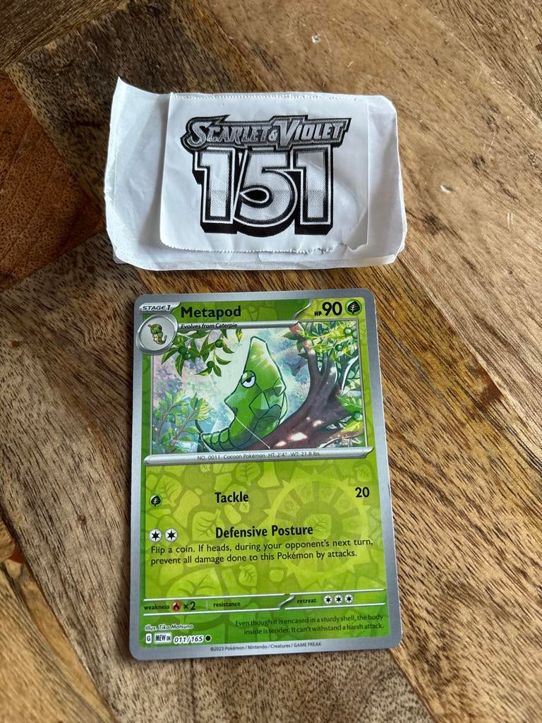 Pokémon Kaart: Metapod 011/165 (Scarlet & Violet 151), Hobby en Vrije tijd, Verzamelkaartspellen | Pokémon, Zo goed als nieuw