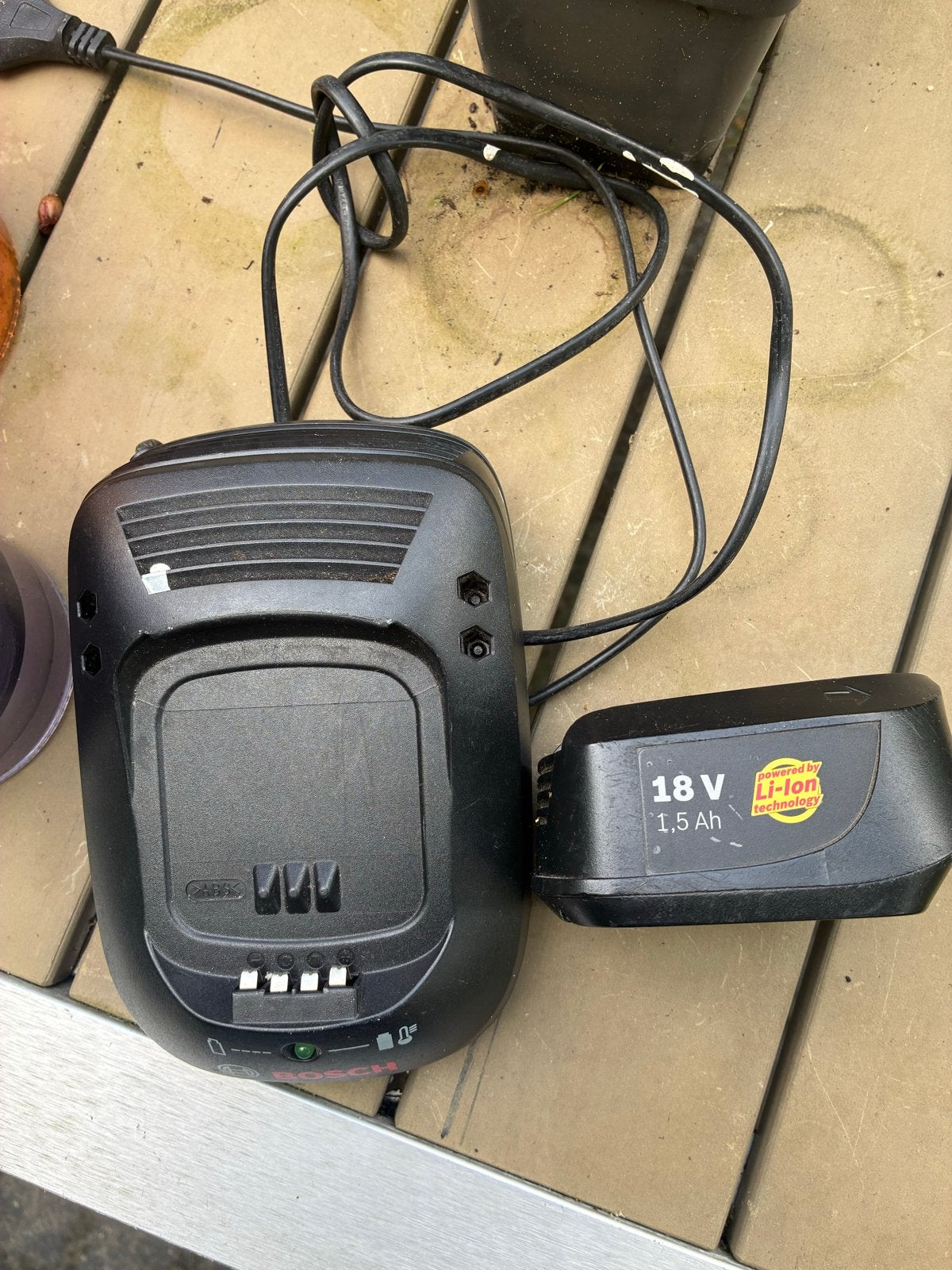 Bosch 18V Li-ion Accu en Oplader - 1.5 Ah, Ophalen of Verzenden, Gebruikt