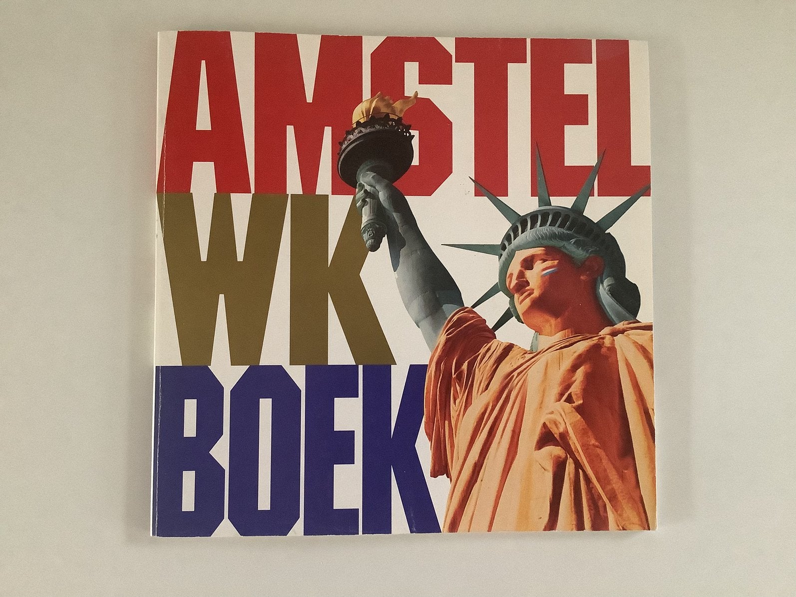 Amstel WK boek uit 1994 voetbal Amerika, Verzamelen, Ophalen of Verzenden, Zo goed als nieuw, Boek of Tijdschrift