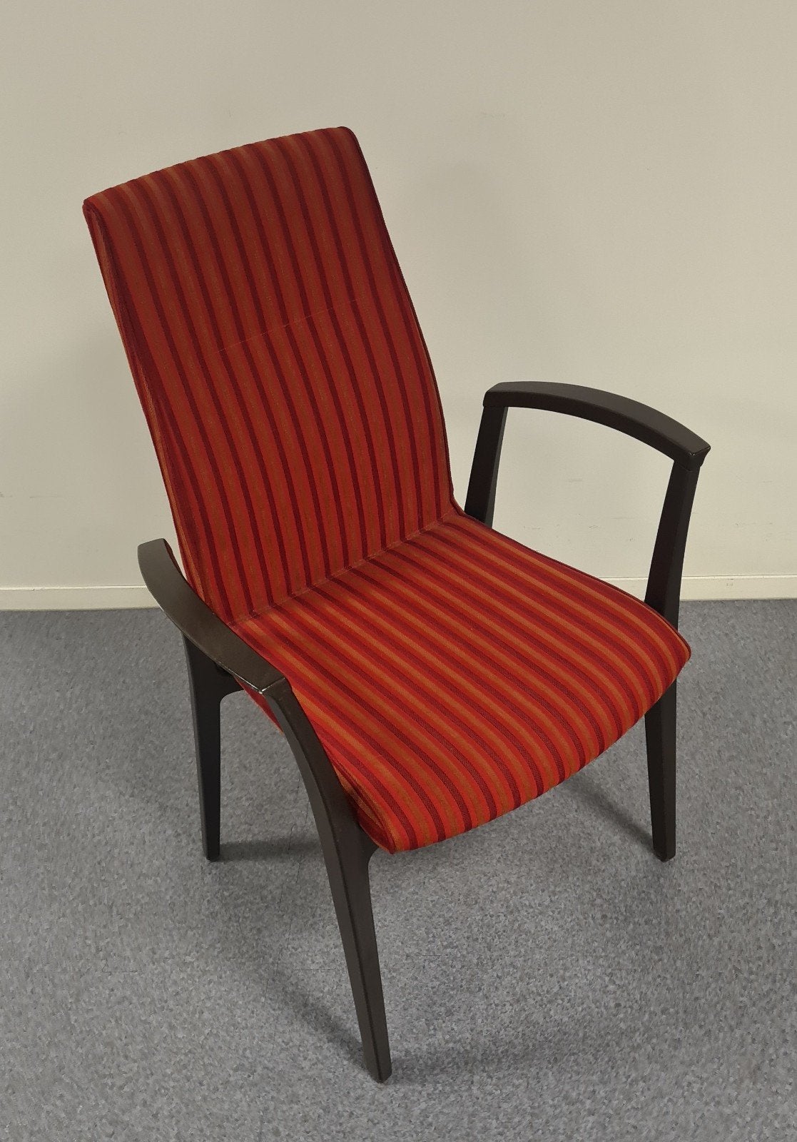 Twee comfortabele eetkamer stoelen met armleuningen - rood g, Ophalen, Hout, Gebruikt, Twee