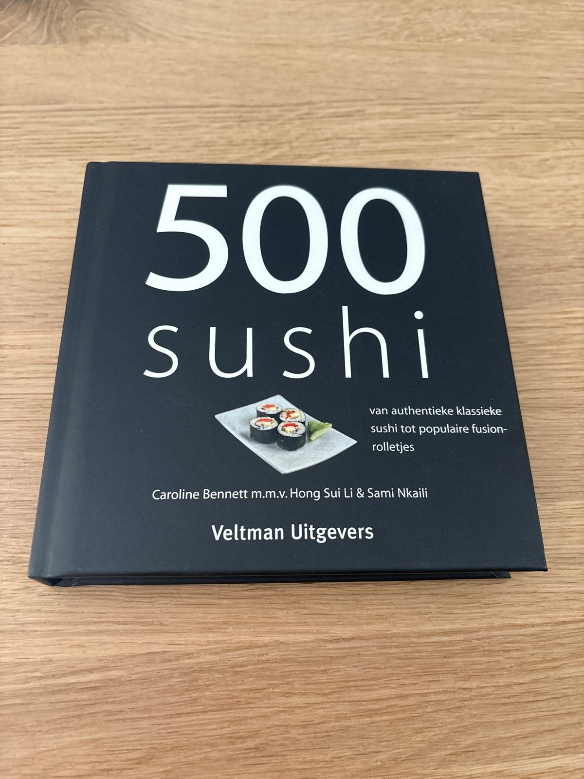 500 Sushi: Van klassieke sushi tot populaire fusionrolletjes, Boeken, Ophalen of Verzenden, Zo goed als nieuw, Azië en Oosters